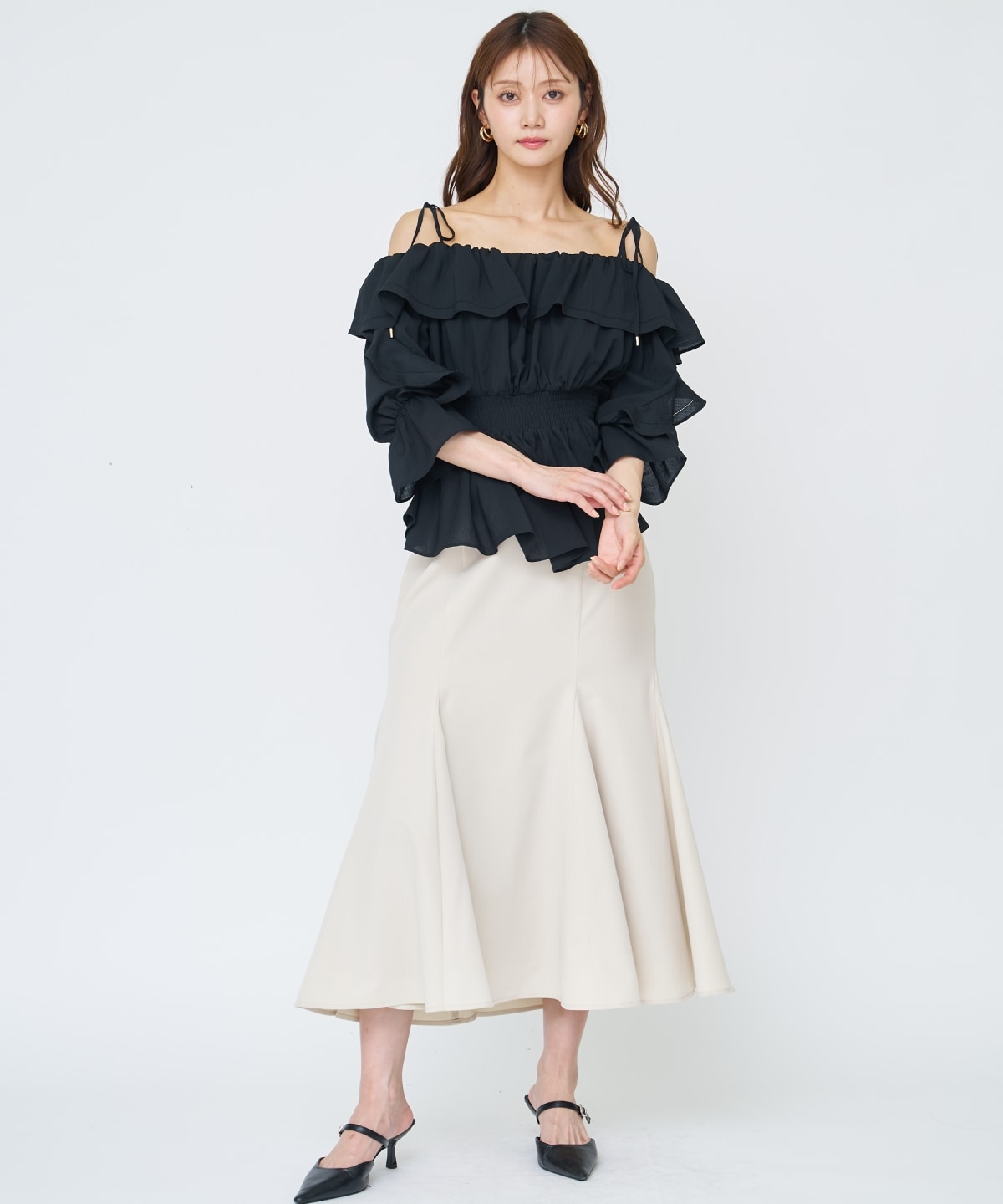 【先行予約受付中】オフショルフリルブラウス