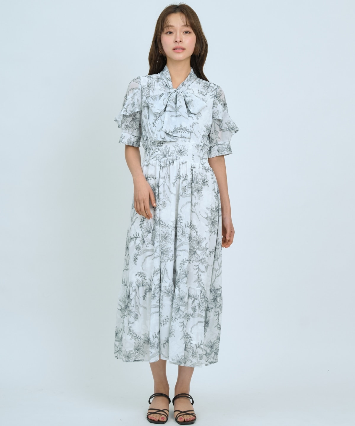 【先行予約受付中】ラインフラワーハーフスリーブワンピース