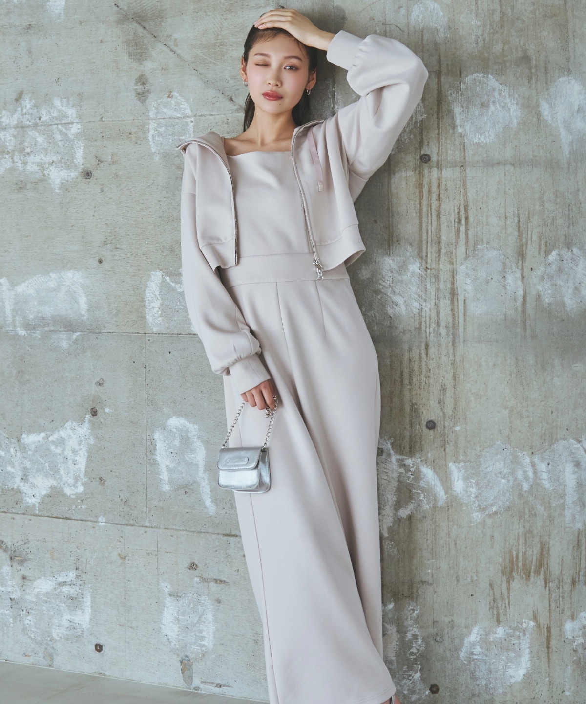 刺繍パーカー×オールインワン