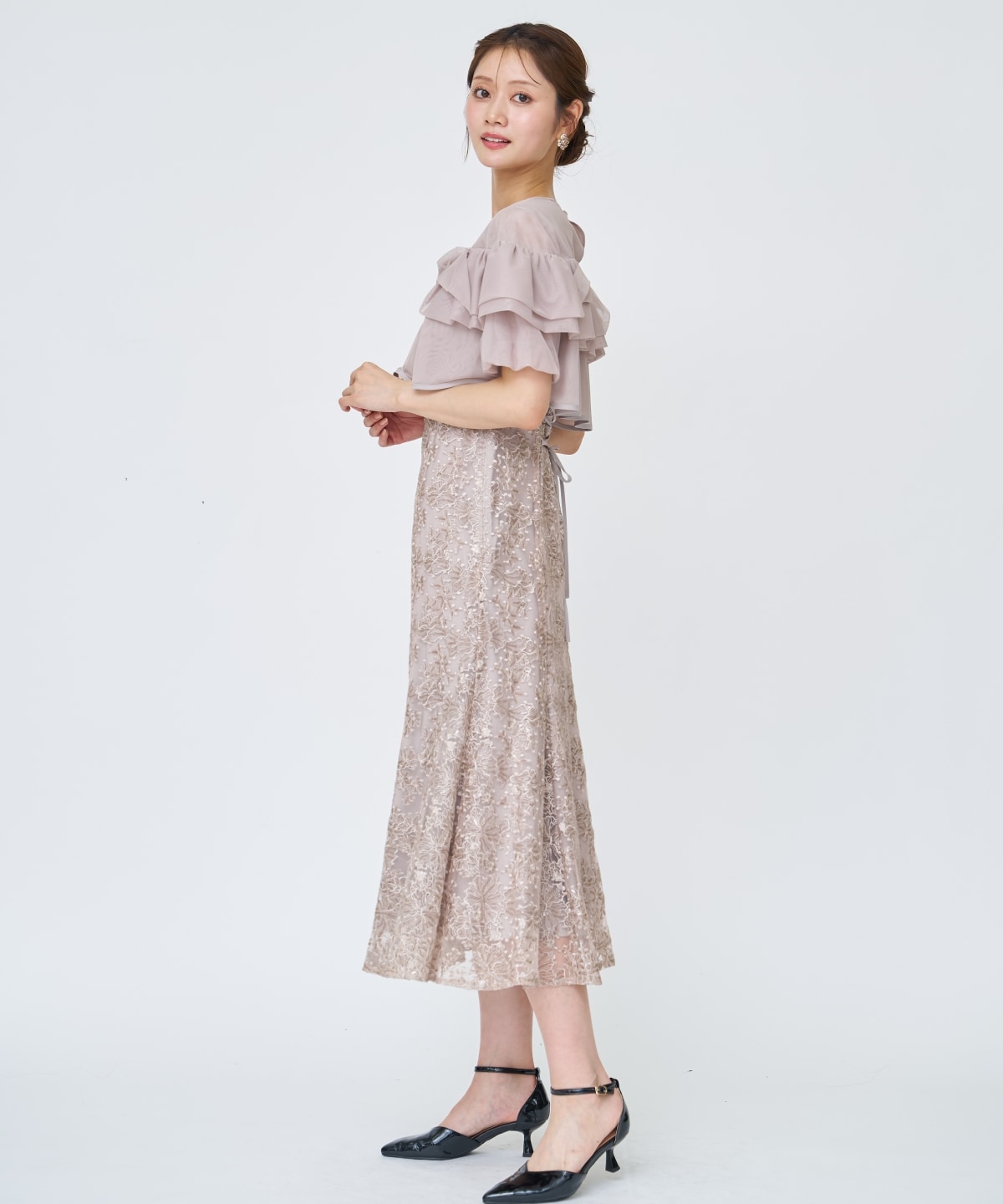 チュールレイヤードスパンコールドレス