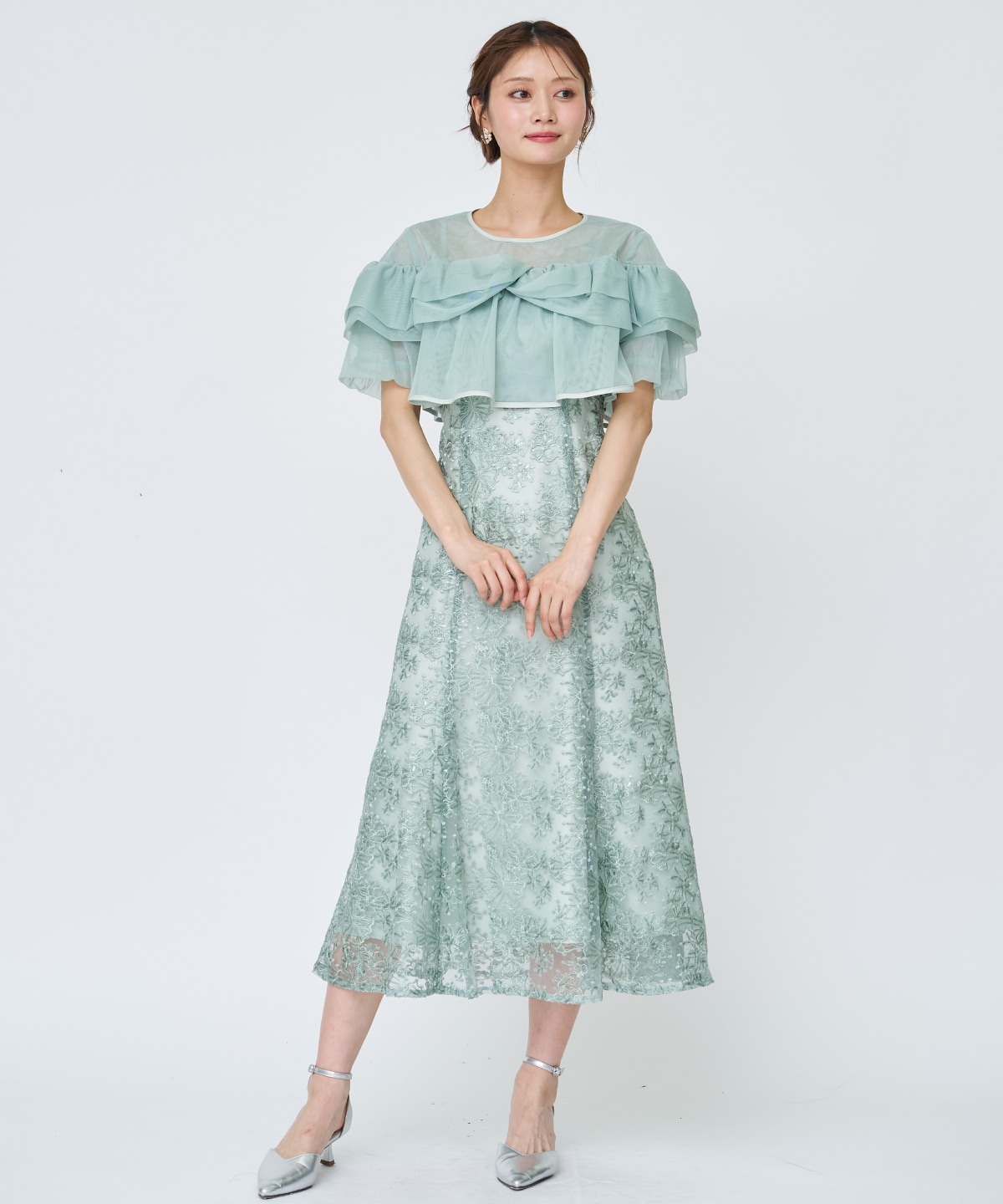 チュールレイヤードスパンコールドレス