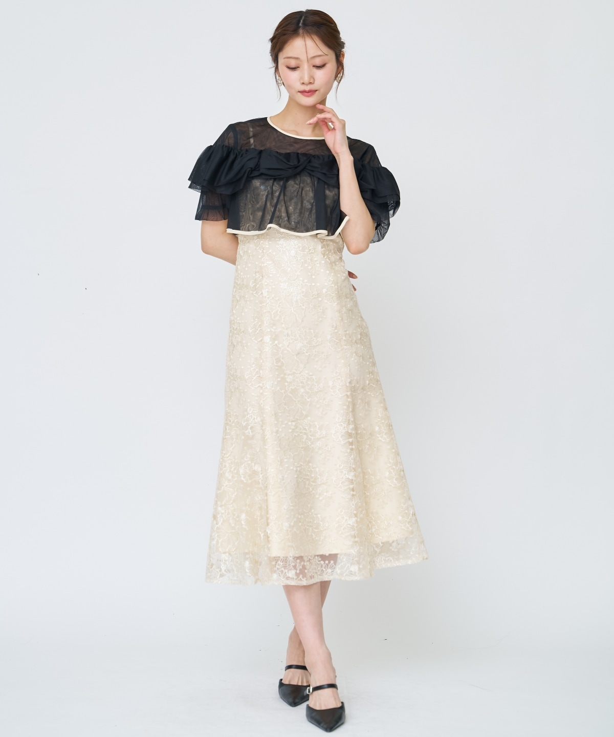 チュールレイヤードスパンコールドレス