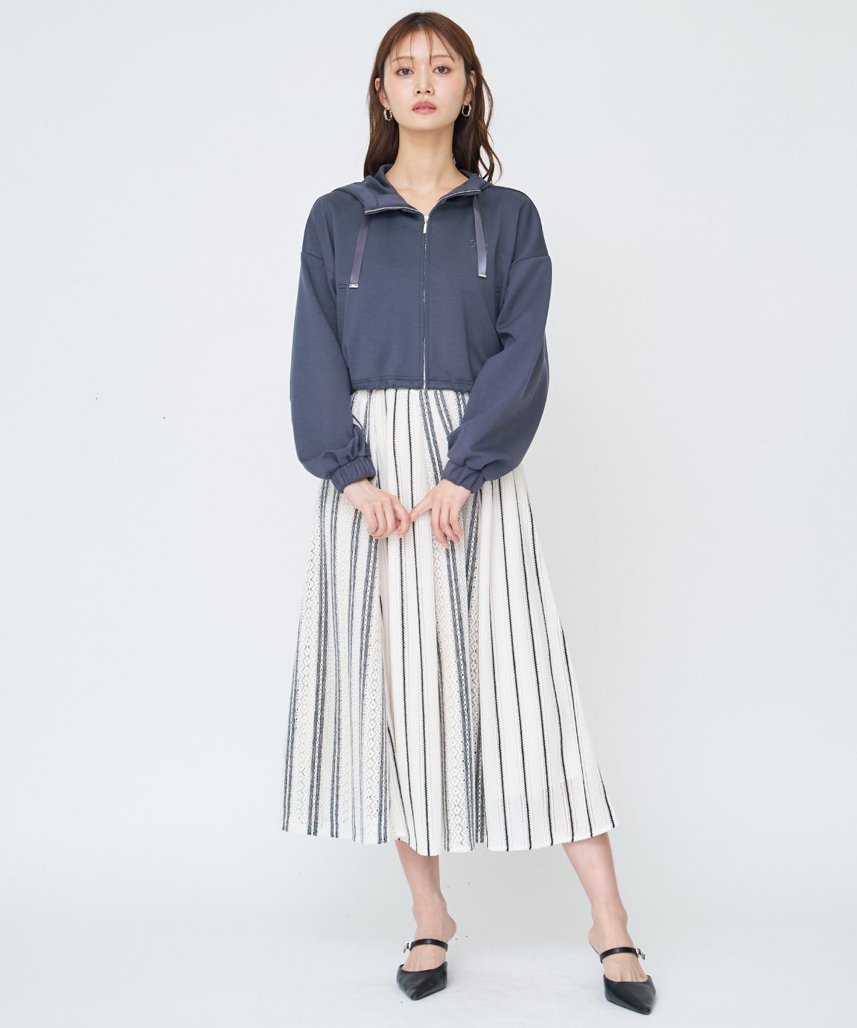 【先行予約受付中】ロゴ刺繍ZIPパーカー