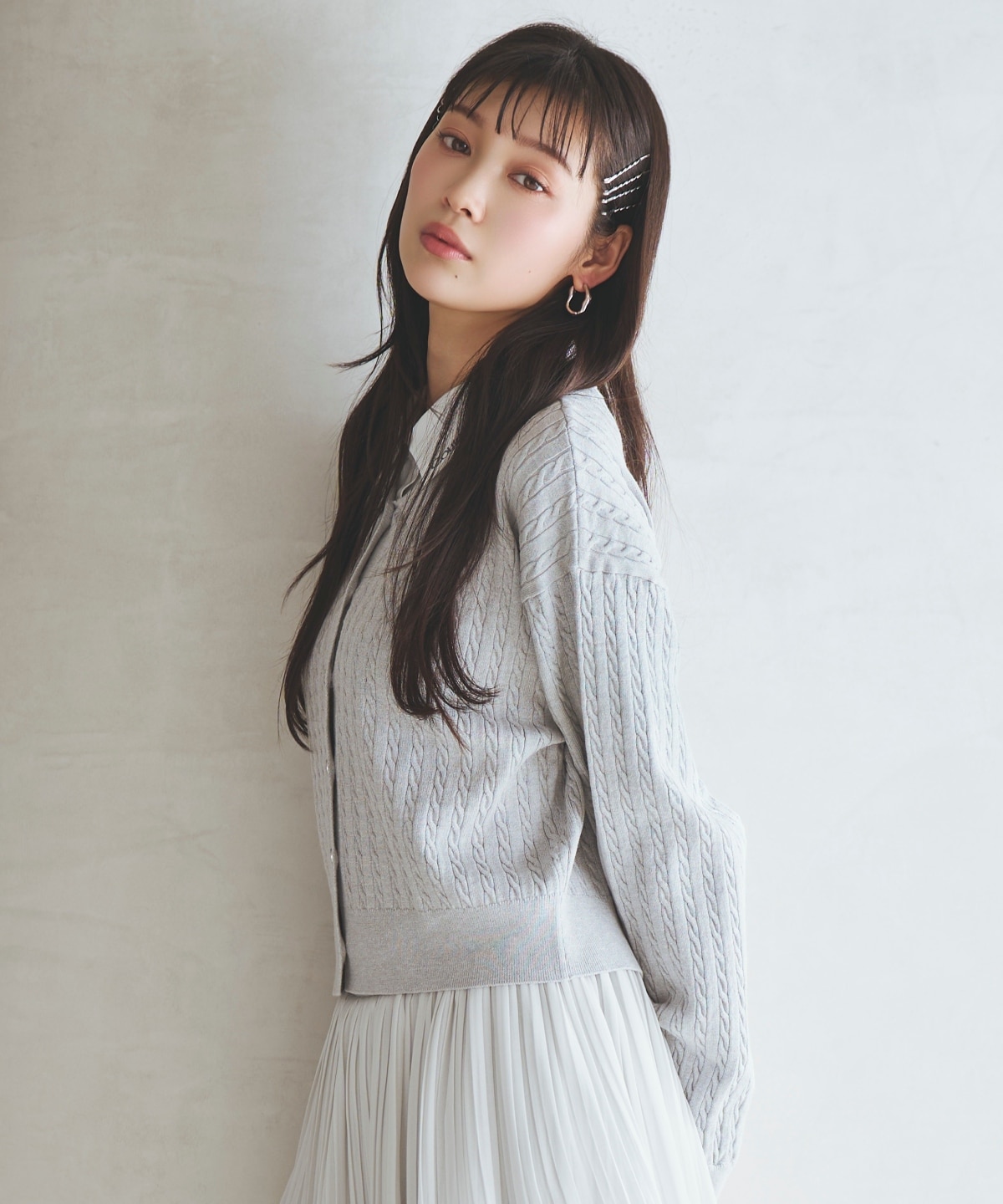 【先行予約受付中】シャツレイヤード風ケーブルカーディガン