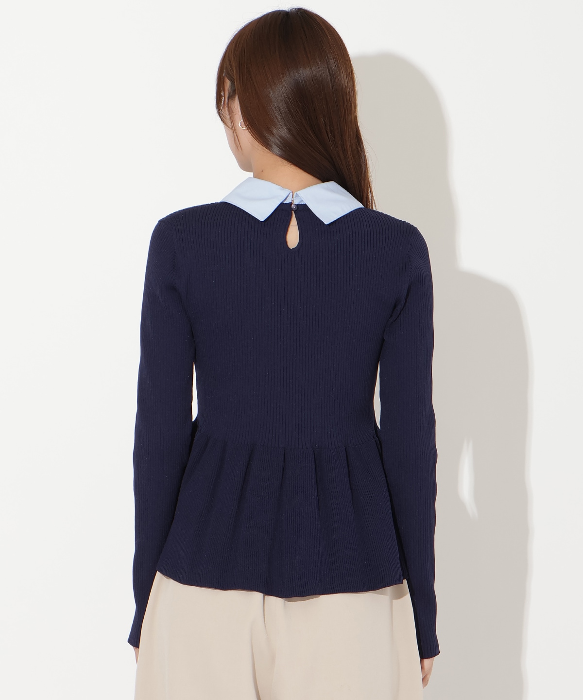 【先行予約受付中】シャツ襟付きペプラムニットプルオーバー