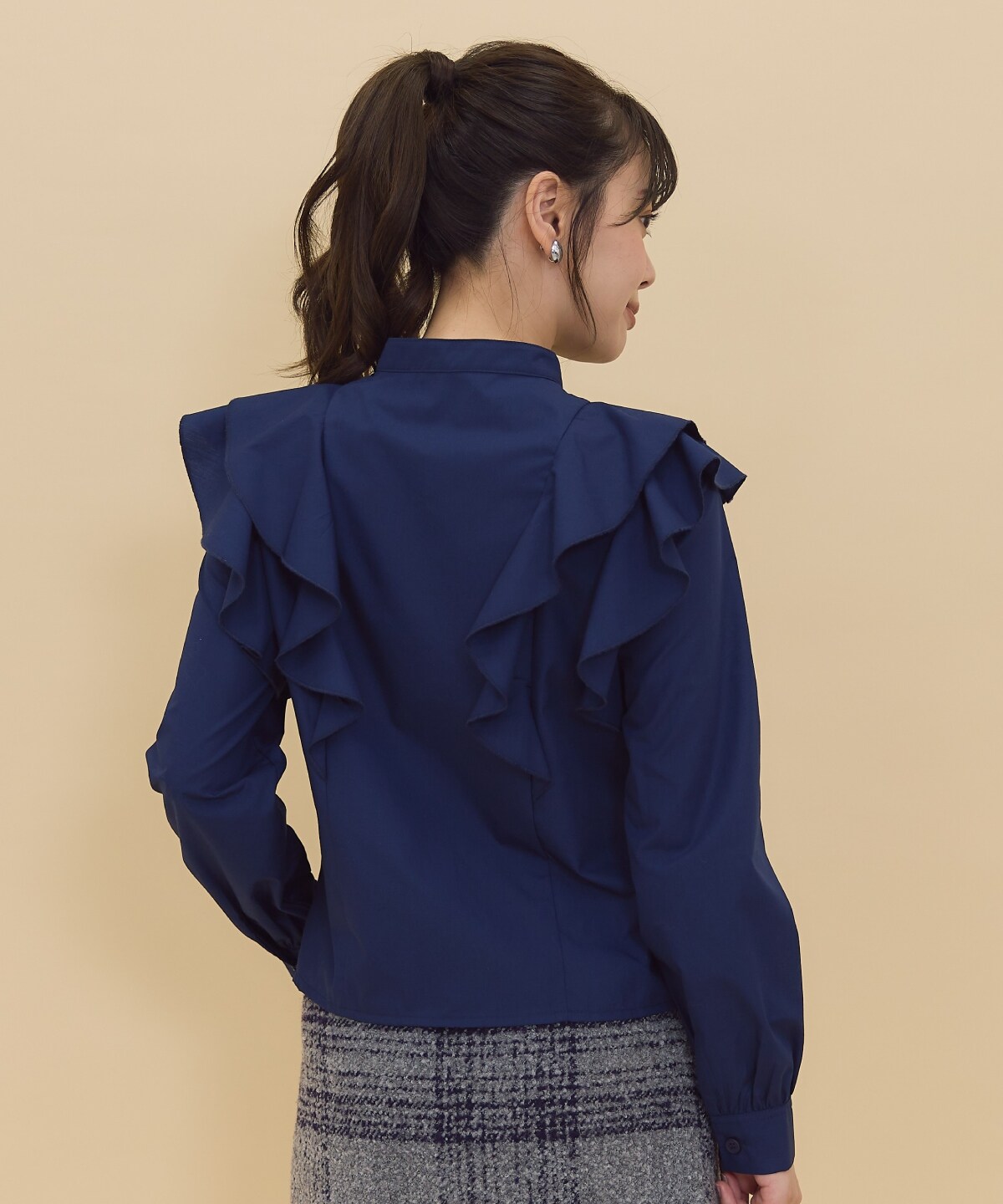 ショルダーフリルスタンドシャツ