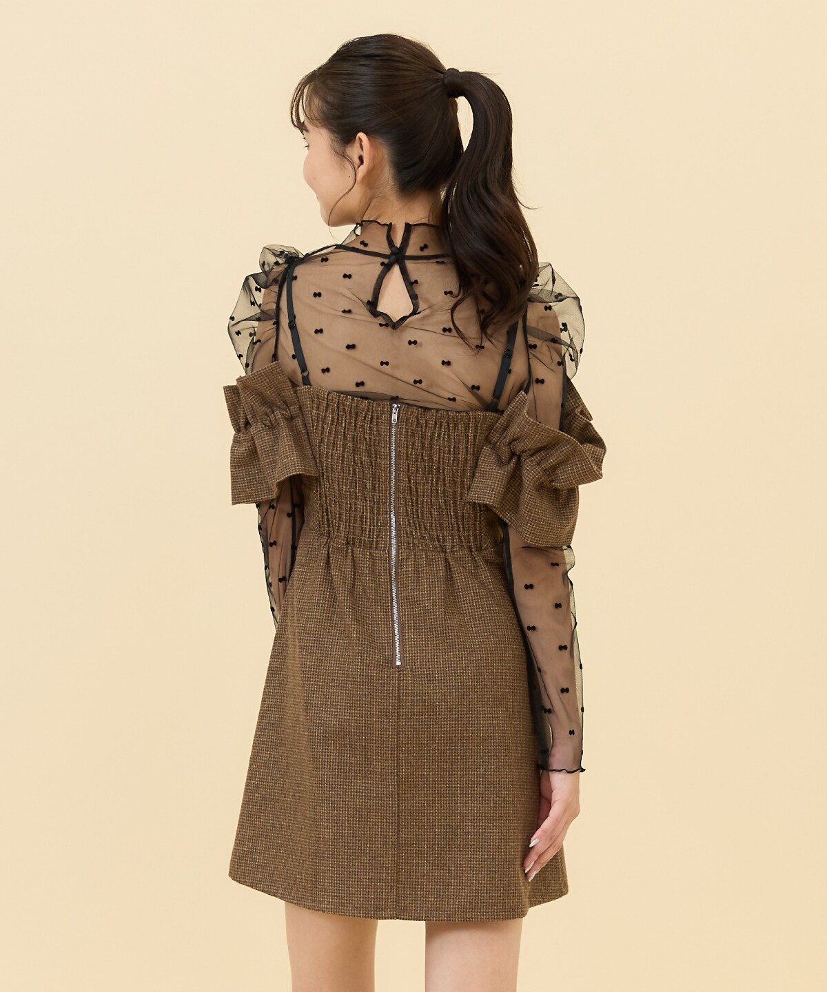 シャーリングショルダーミニワンピース