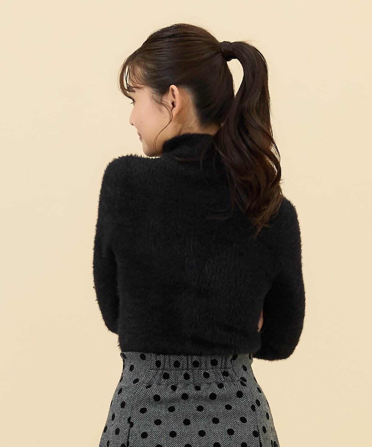 ハイネックフェザーニット