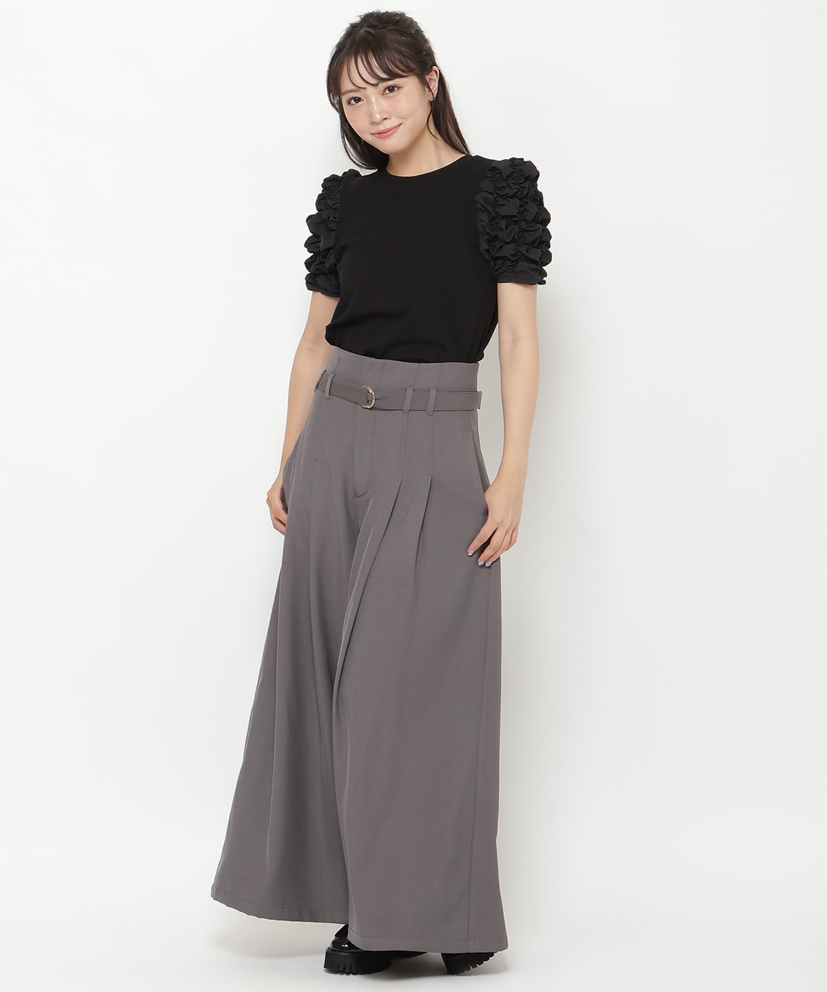 ボリュームデザインスリーブトップス