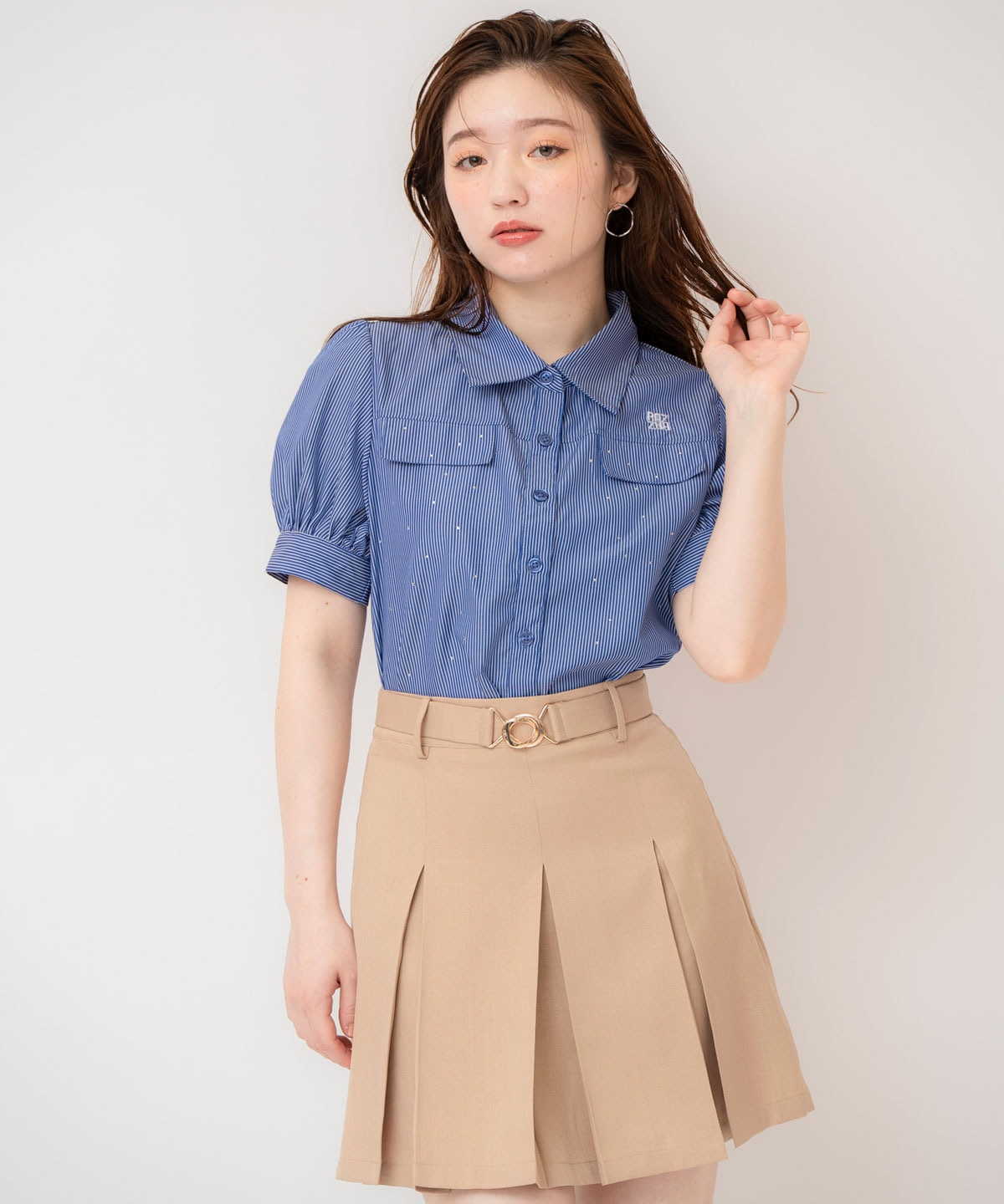 ビジューロゴシャツブラウス