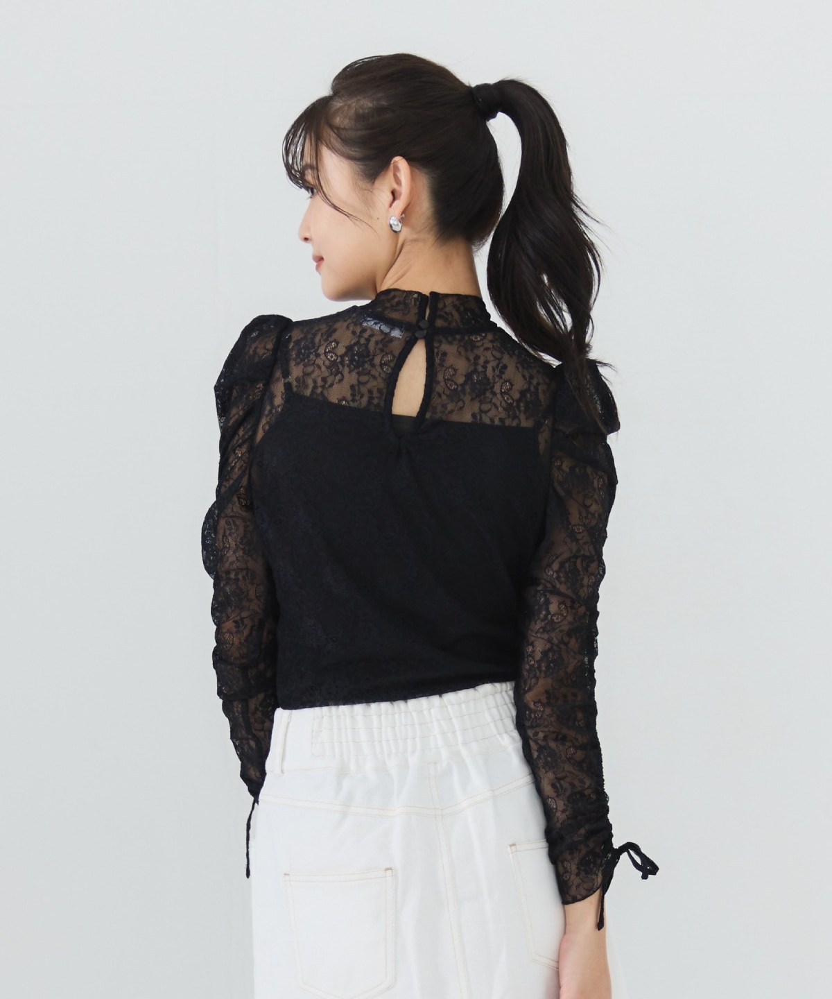 シャーリングスリーブレースブラウス