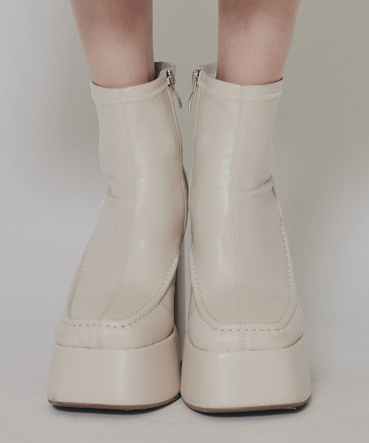 スクエアショートブーツ