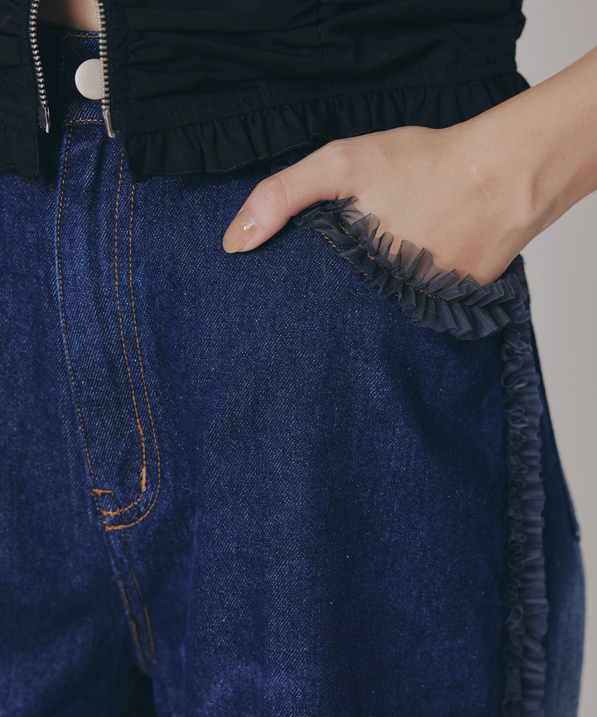 サイドチュールフリルストレートデニムパンツ