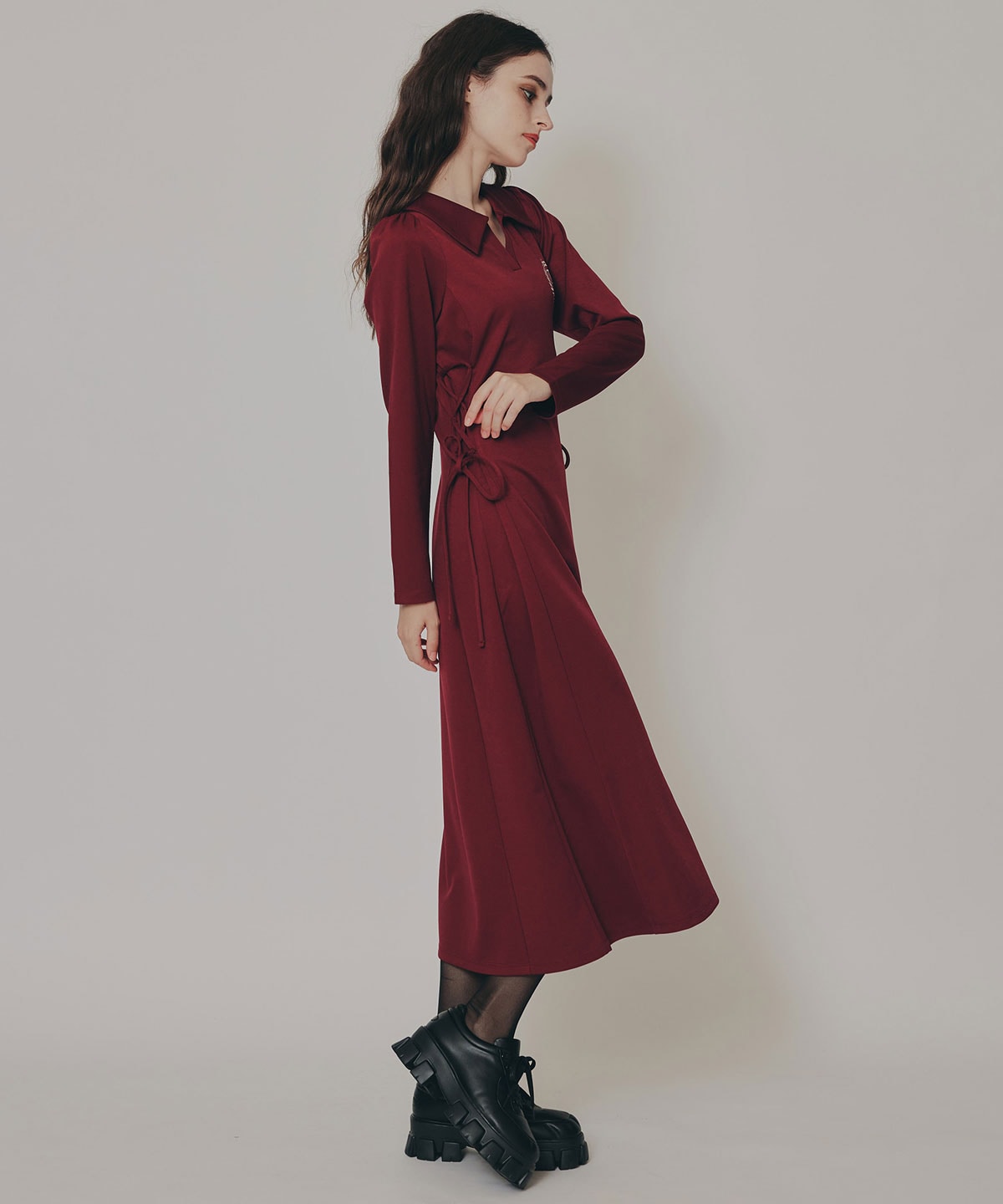 エンブレムサイドレースアップロングスリーブワンピース