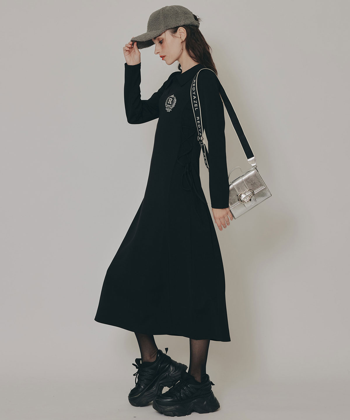 エンブレムサイドレースアップロングスリーブワンピース