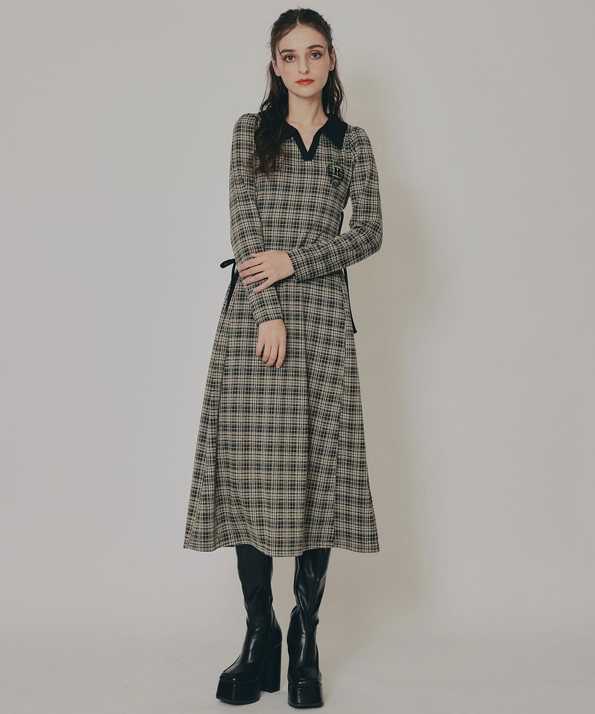 エンブレムサイドレースアップチェックワンピース
