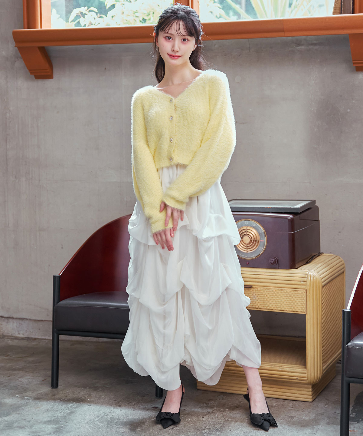 フェザーヤーンビジューボタンカーディガン