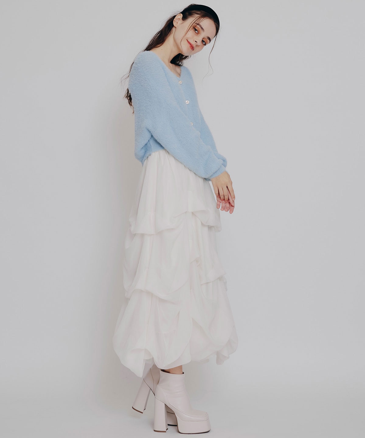 フェザーヤーンビジューボタンカーディガン