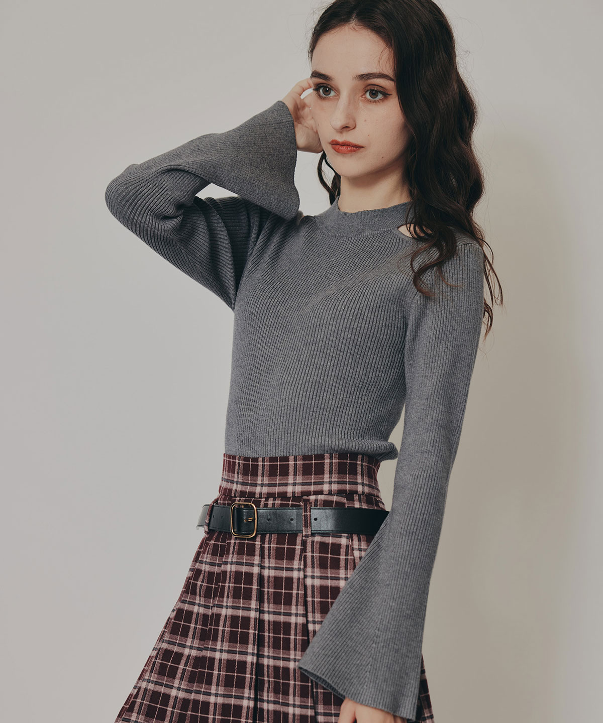 カットアウトリブニットトップス