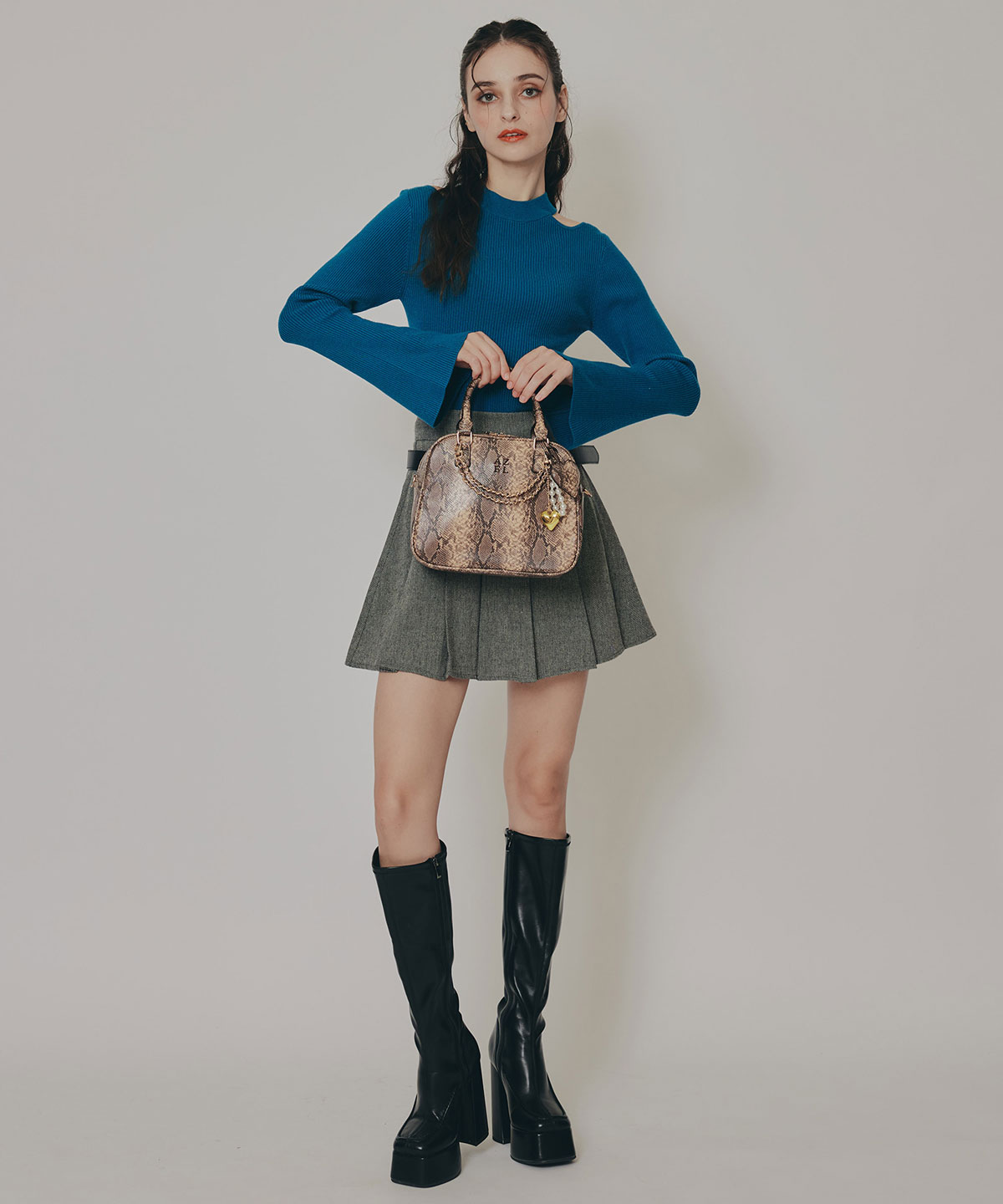 カットアウトリブニットトップス