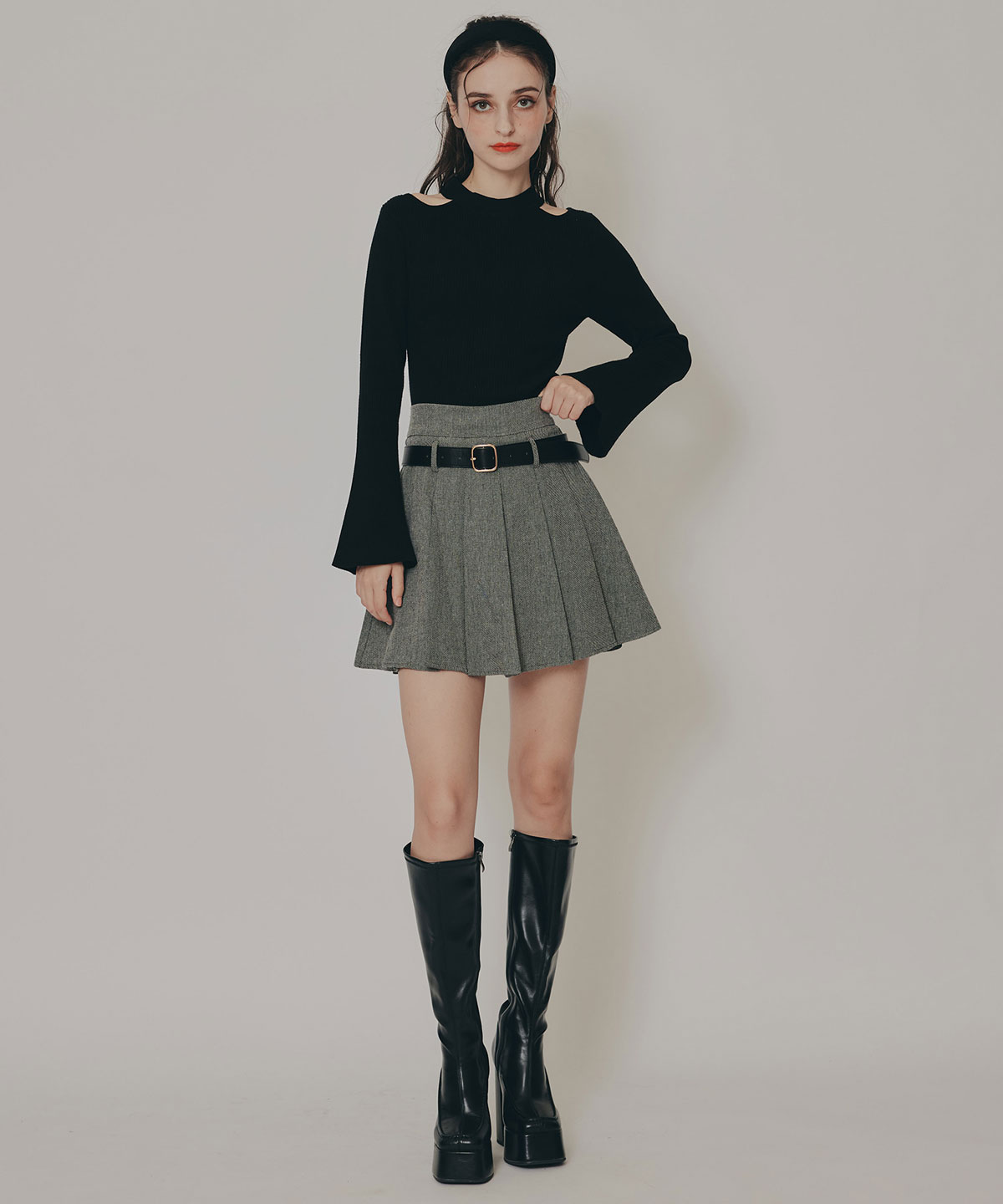 カットアウトリブニットトップス