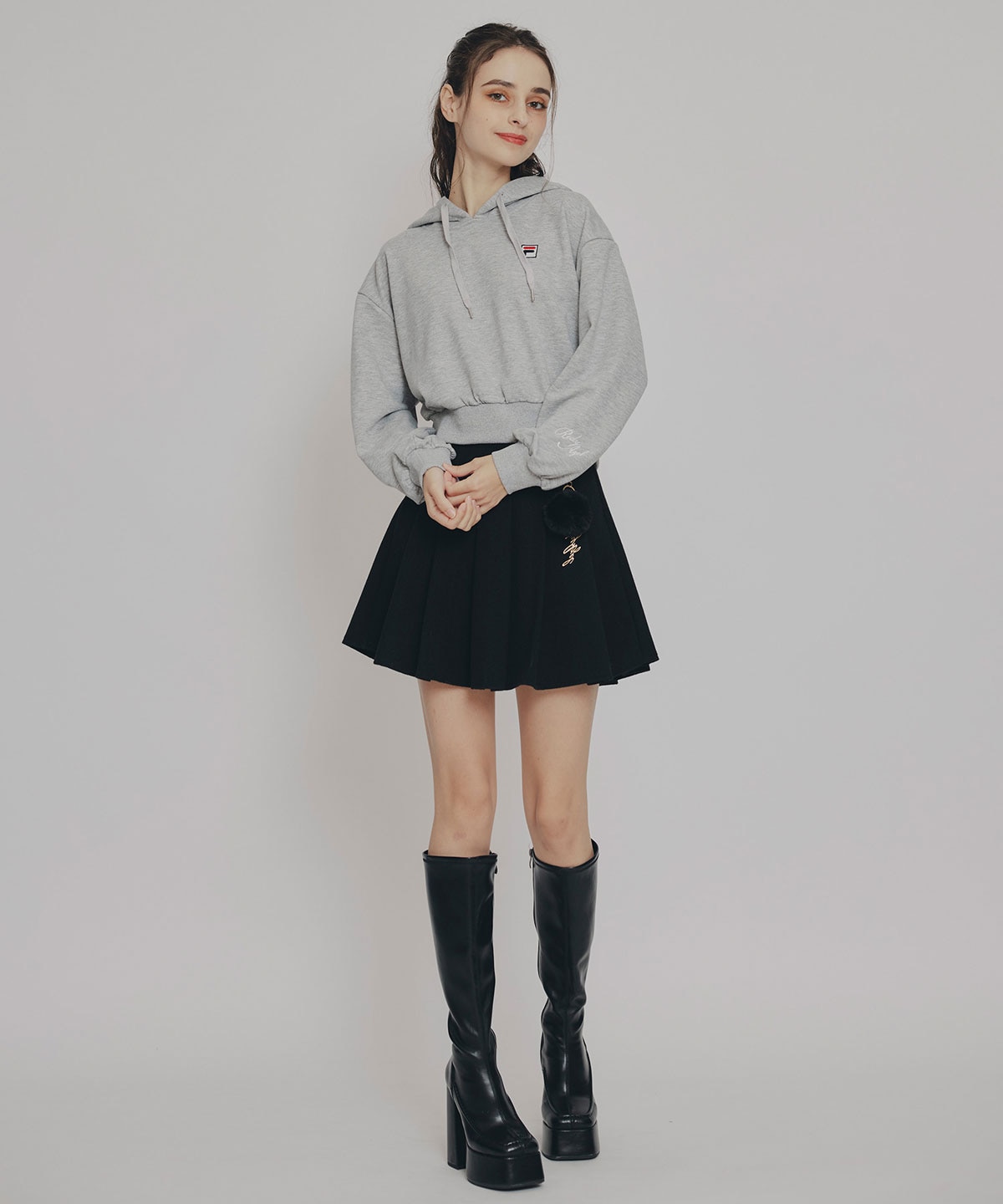 ［FILA×REDYAZEL］サガラロゴコンパクトフーディ