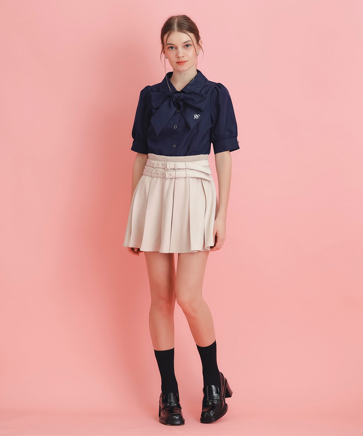 ロゴリボンパフスリーブブラウス