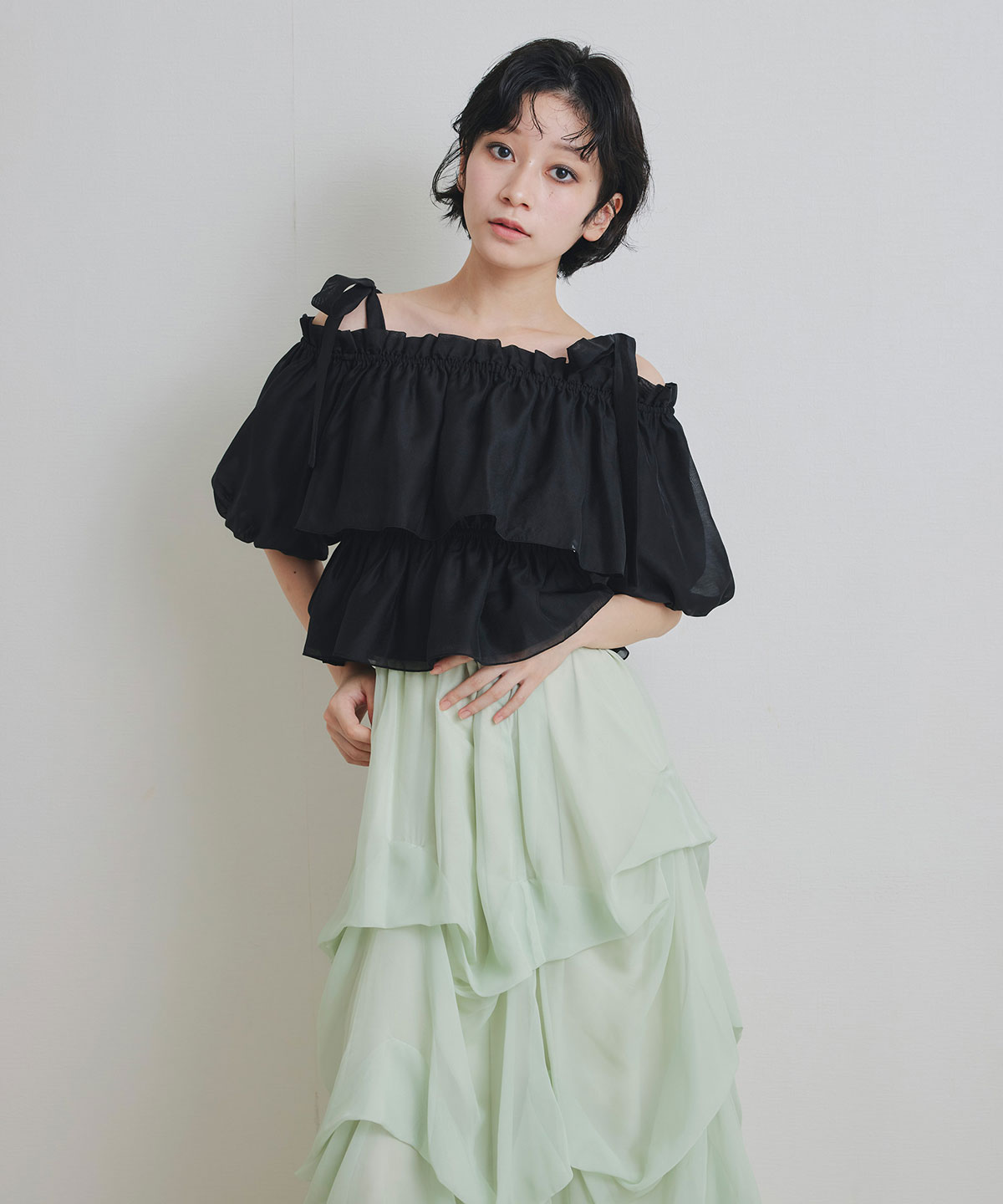 ショルダーリボンフリルオフショルブラウス