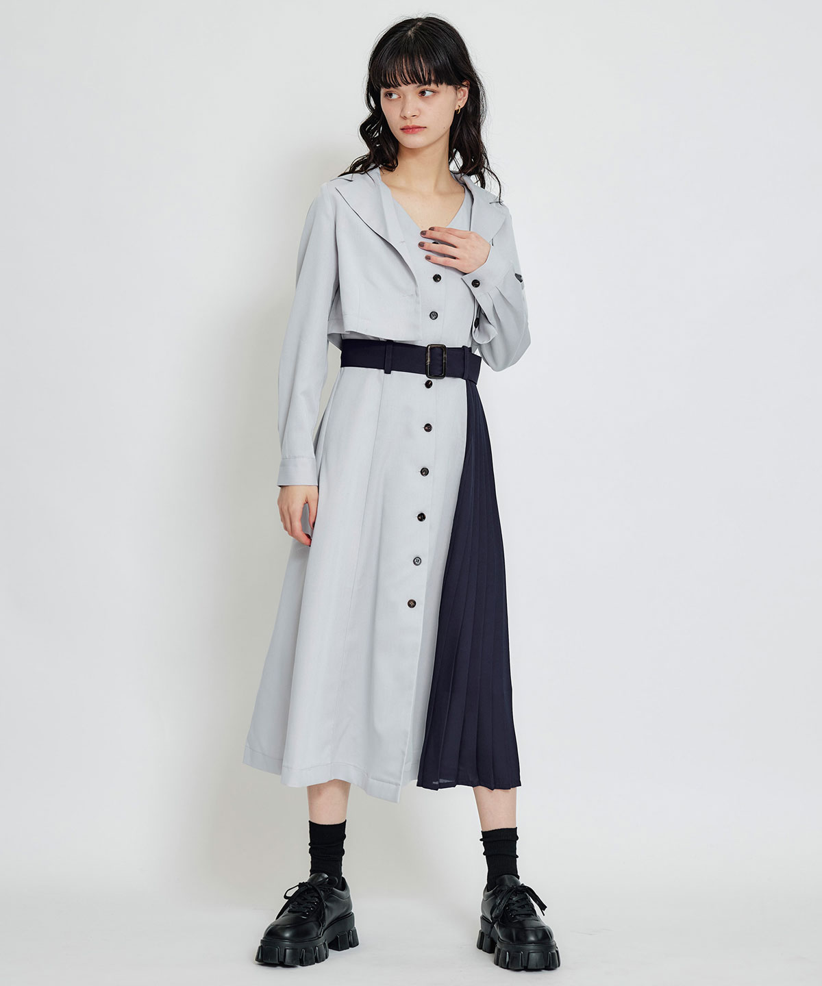 トレンチディティールショートシャツジャケット×バイカラープリーツフレアロングワンピースセットアップ