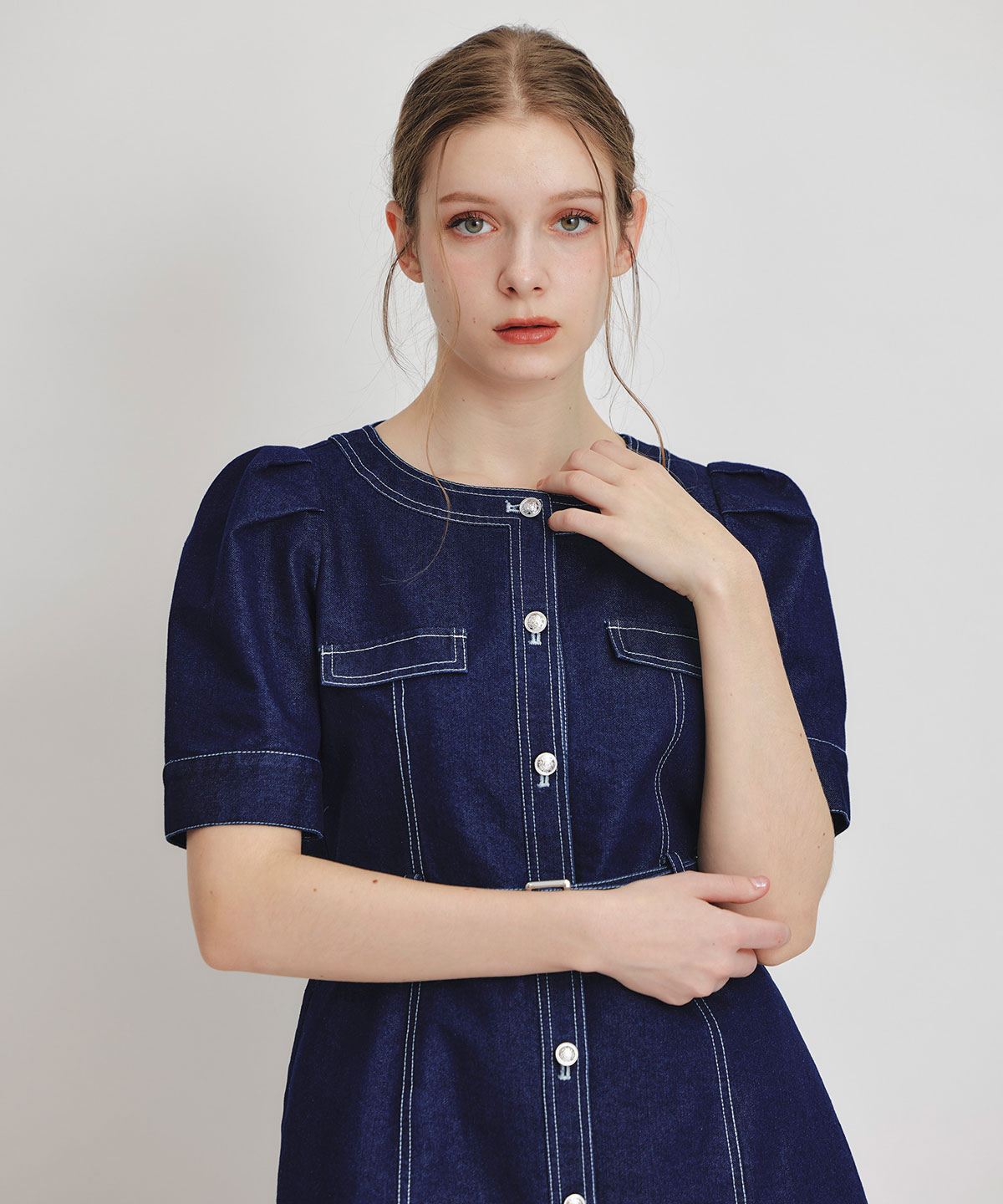 バイカラーステッチノーカラーデニムフレアミニワンピース