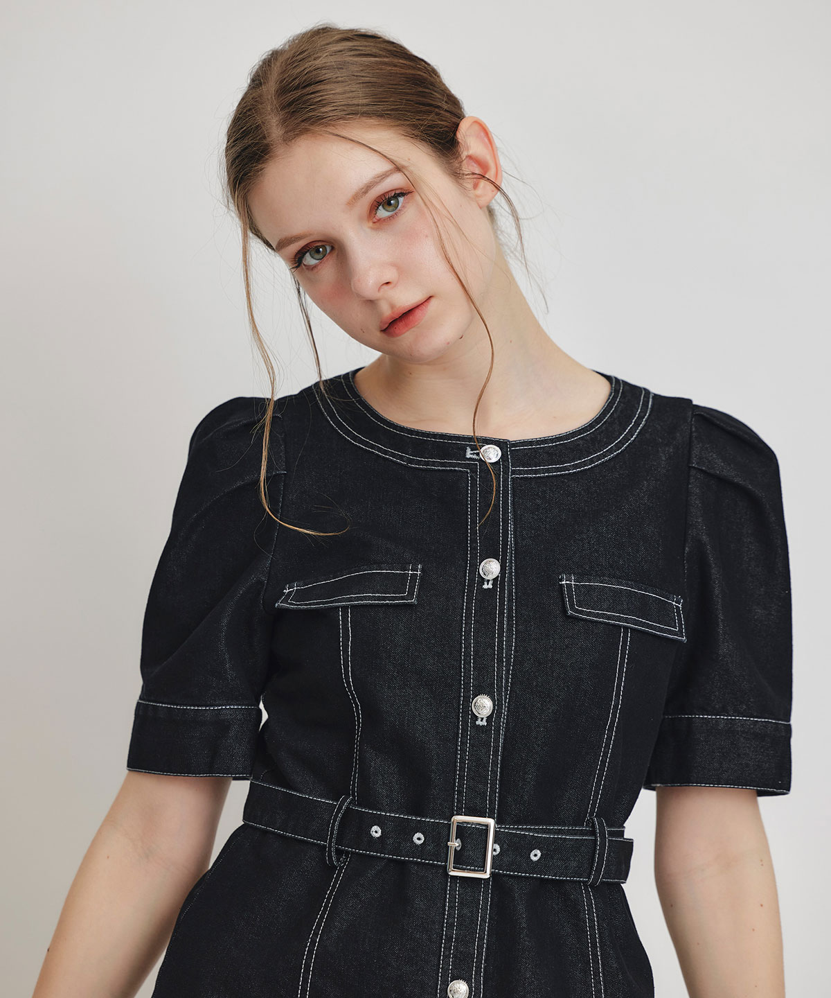 バイカラーステッチノーカラーデニムフレアミニワンピース