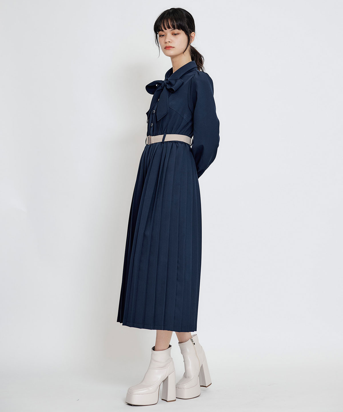 リボンタイプリーツロングシャツワンピース