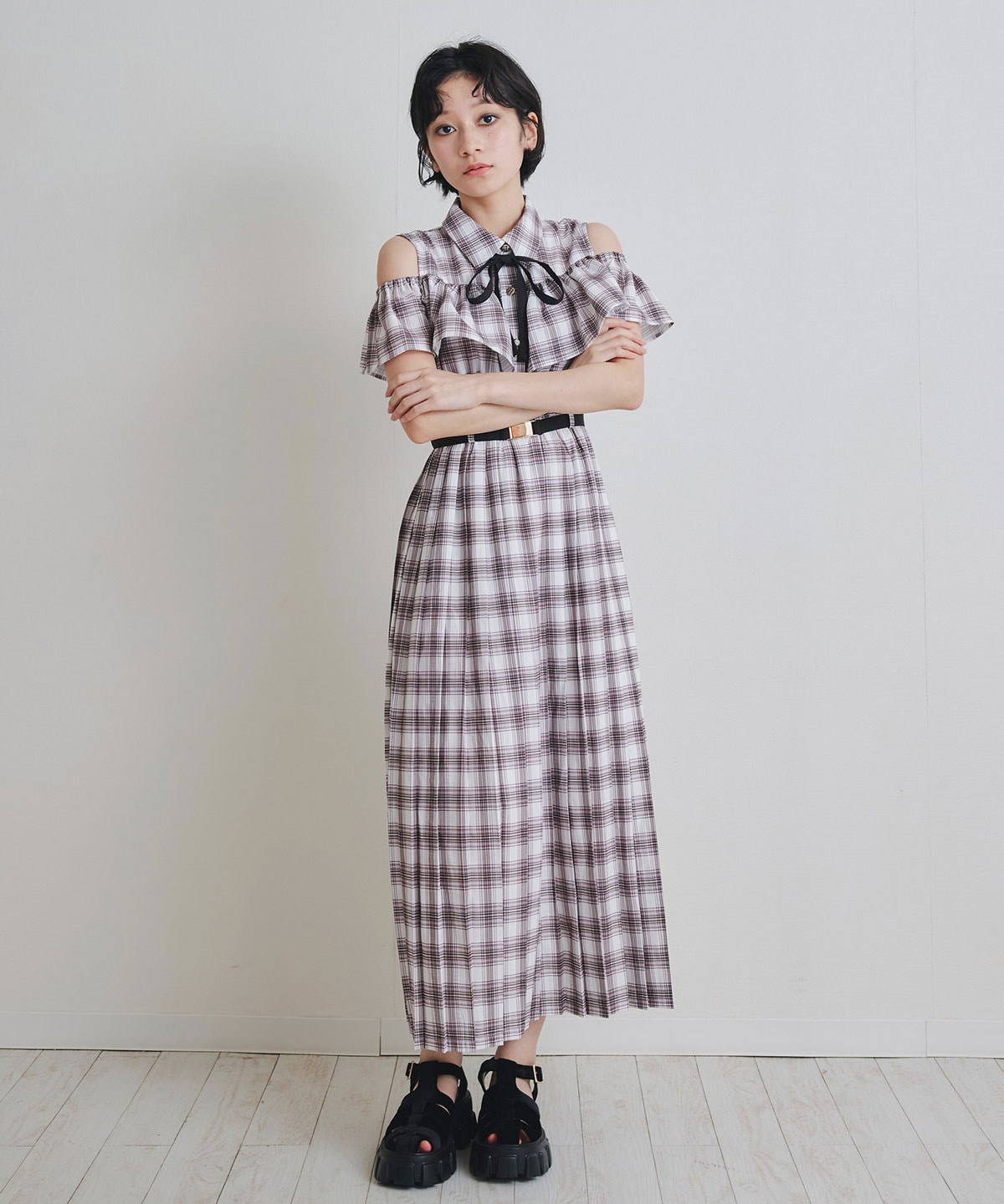 オープンショルダーチェックプリーツロングワンピース
