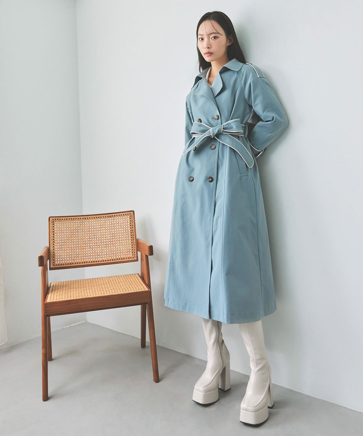 バックバイカラーパイピングベルトデザインロングトレンチコート