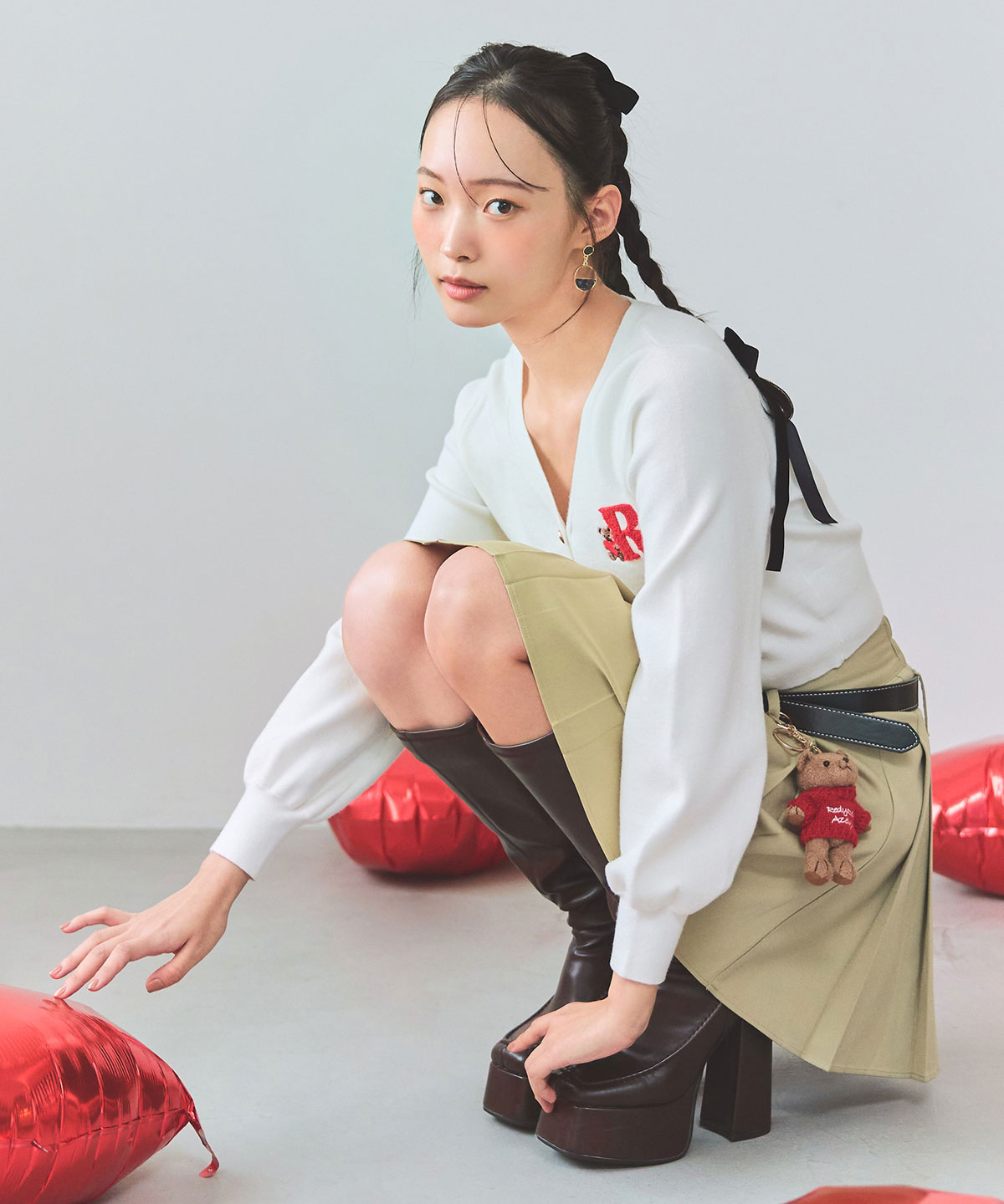 【2/13(金) 昼12時発売開始】AzelyハートVネックカーディガン