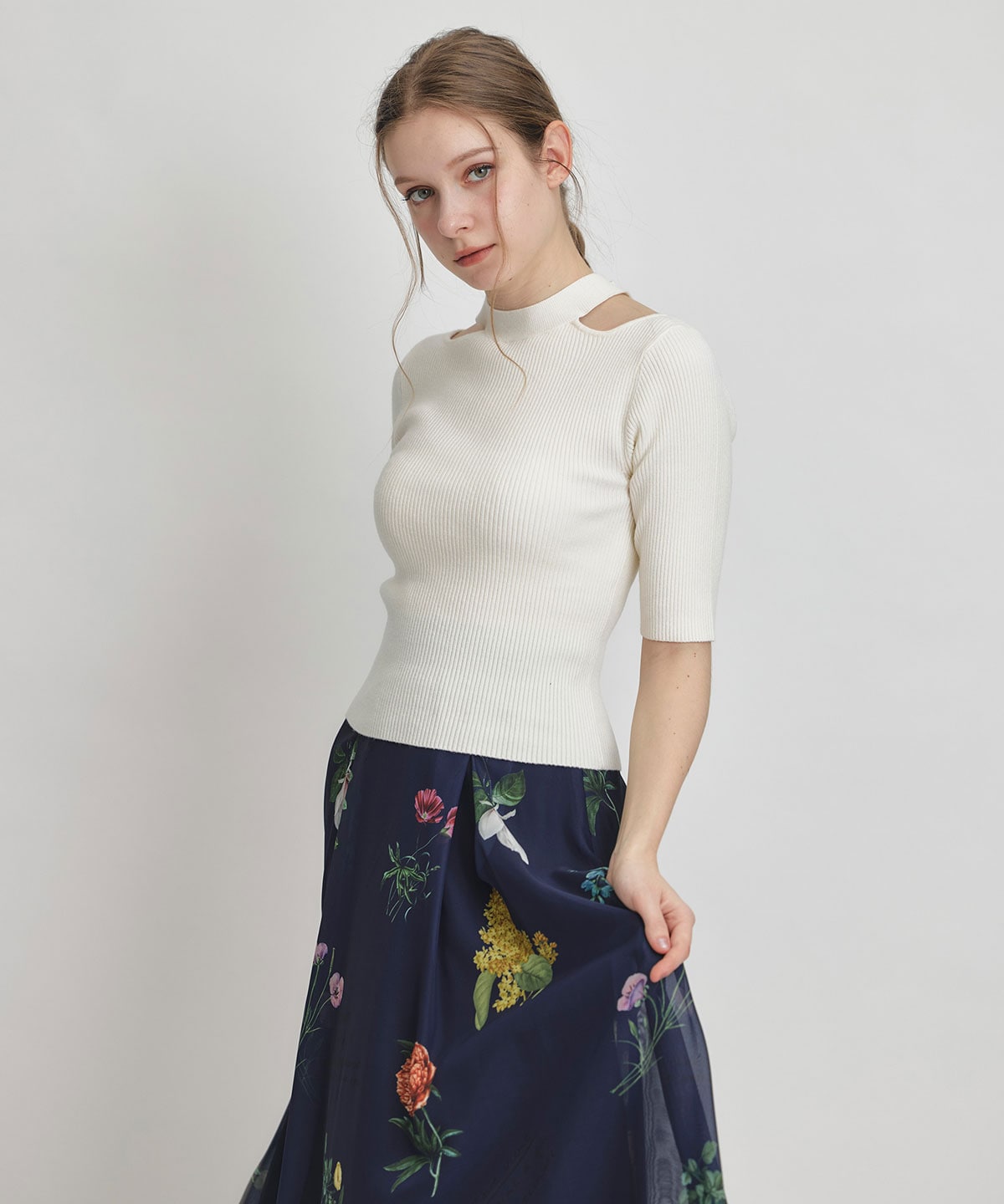 カットアウトハーフスリーブニットプルオーバー