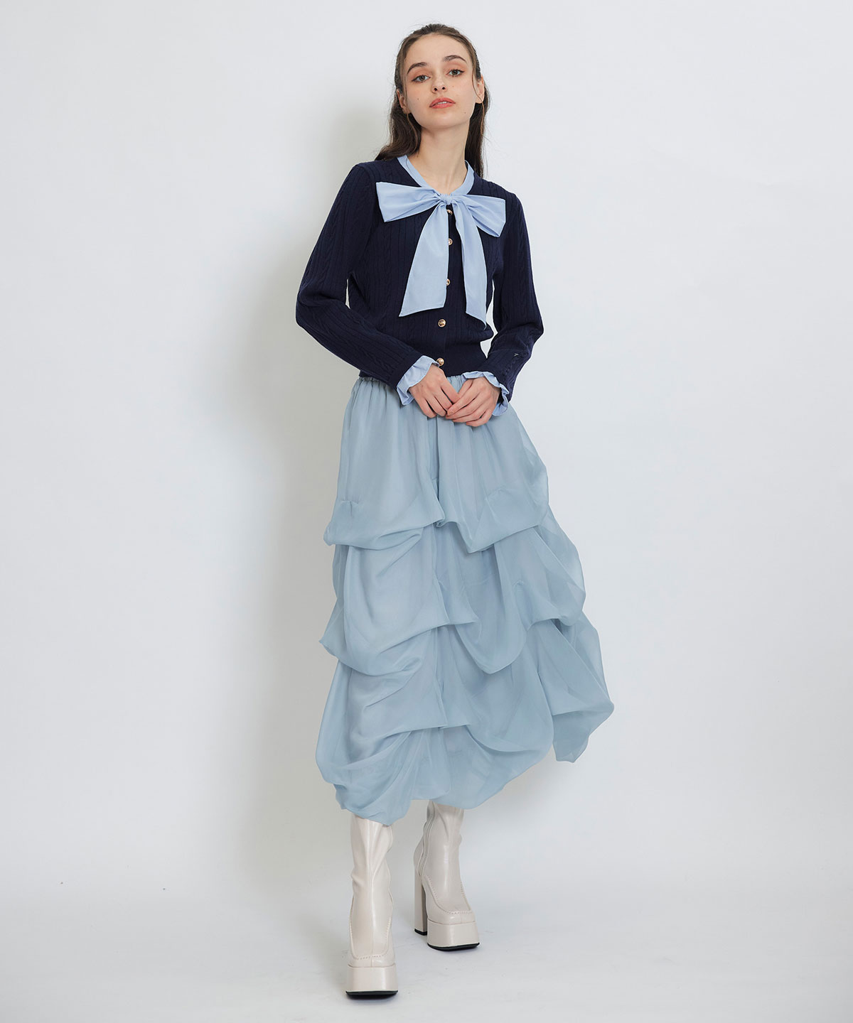 エンブレムボタンケーブルリボンタイニットトップス