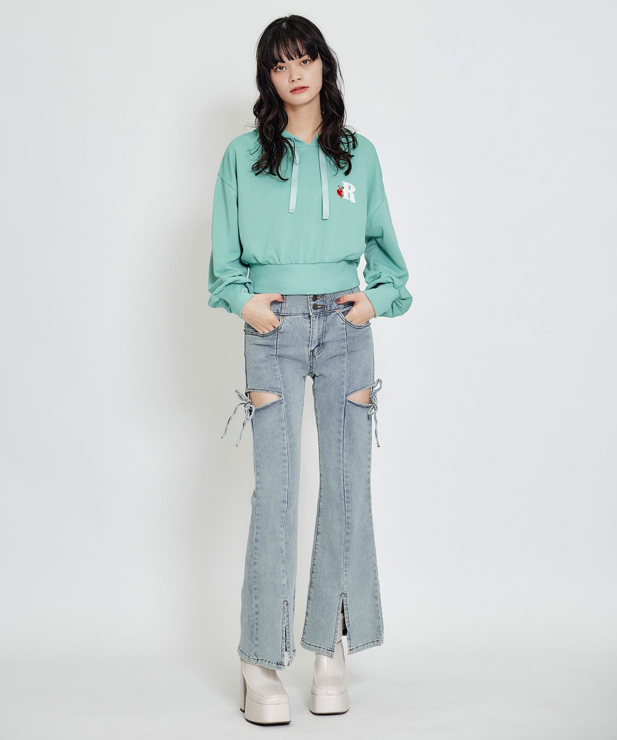 【2/13(金) 昼12時発売開始】Azelyハートショートパーカー