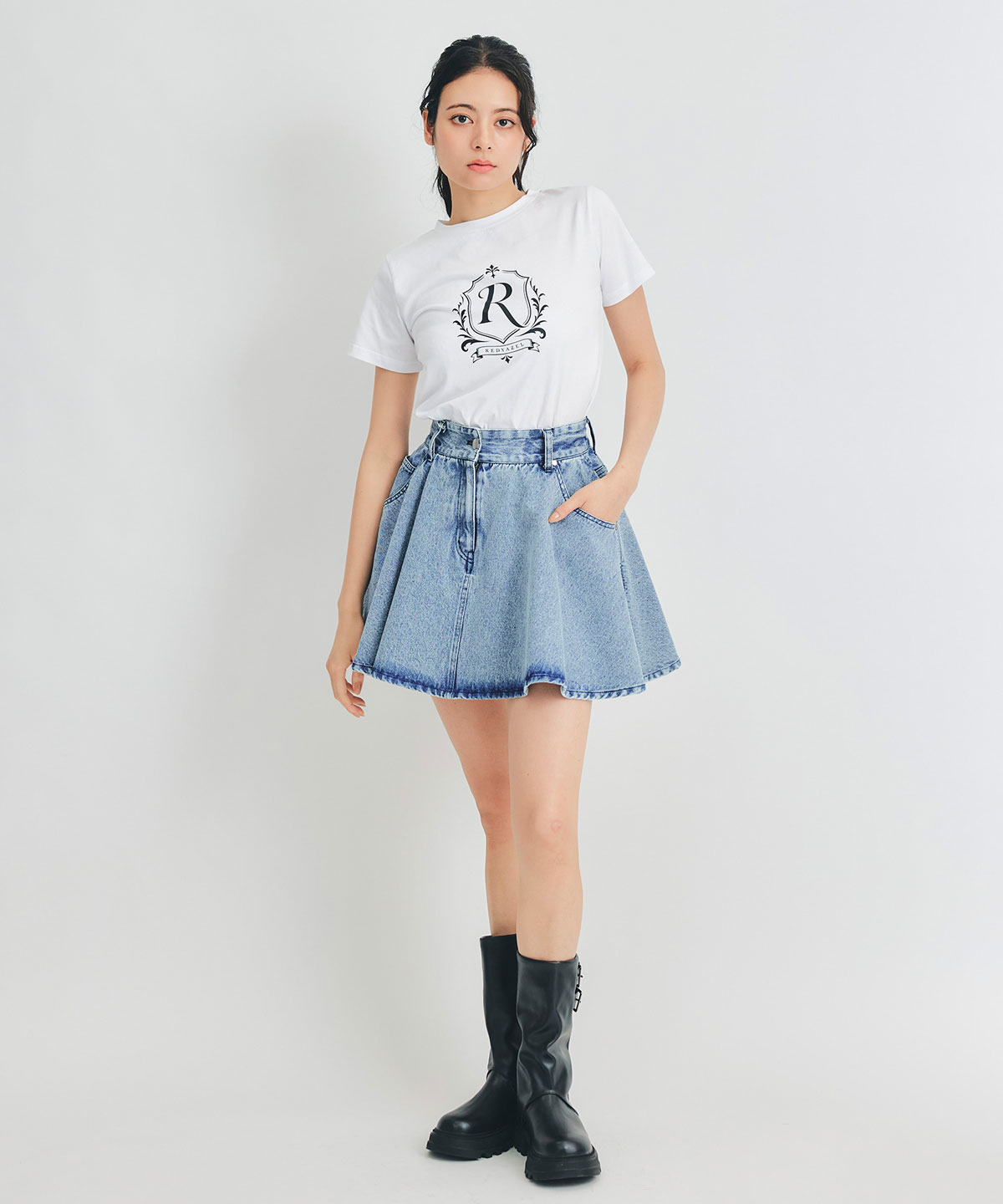 エンブレムロゴTシャツ