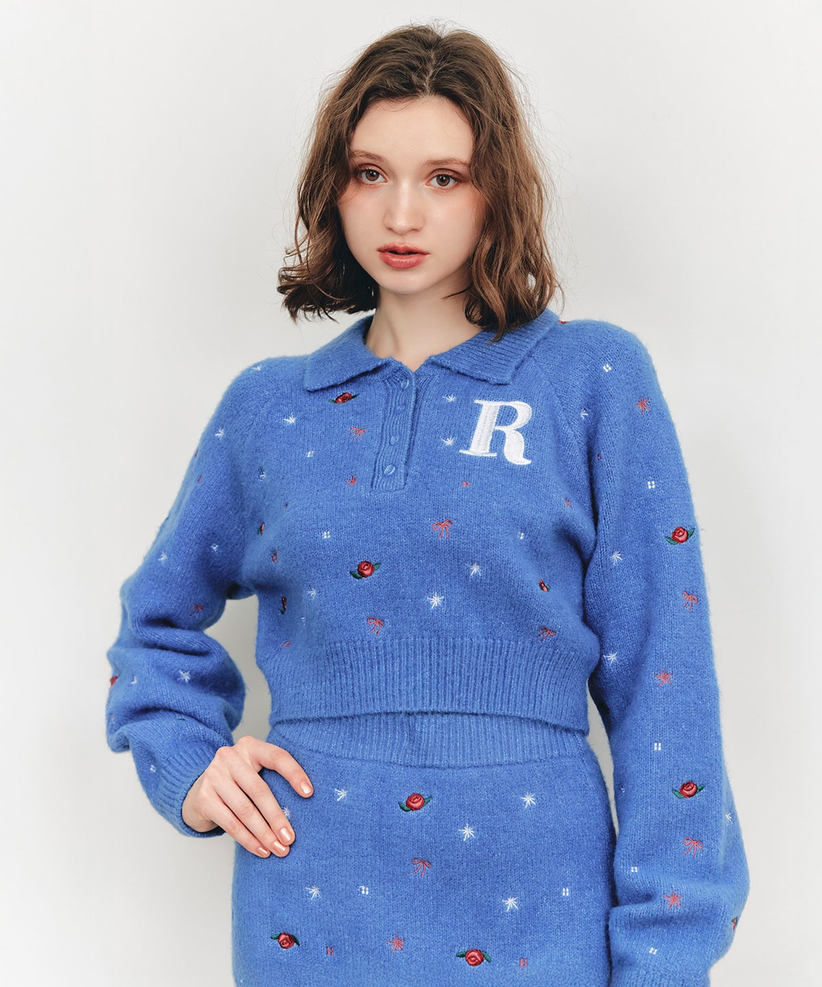 ローズエンブロイダリーポロニット×タイトミニスカートセットアップ