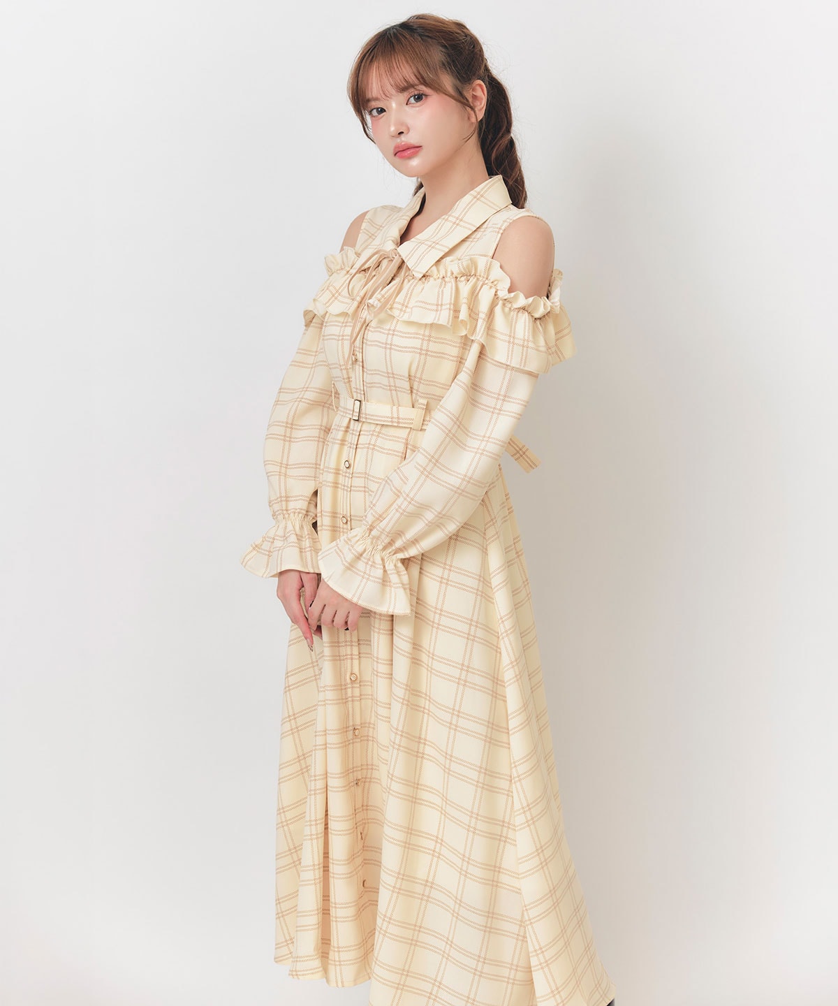 【=LOVE 大場花菜さん着用】フリルチェックオープンショルダーリボンタイロングフリルワンピース
