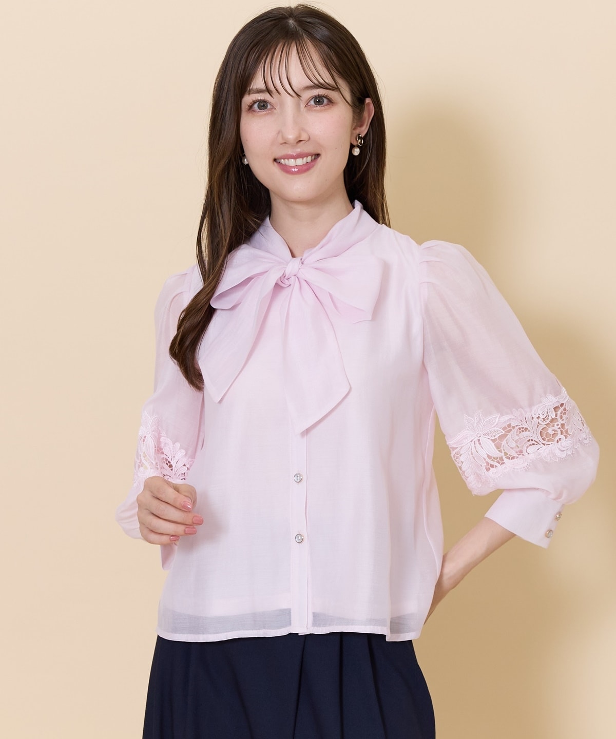 レース切替スリーブシアーボウタイブラウス