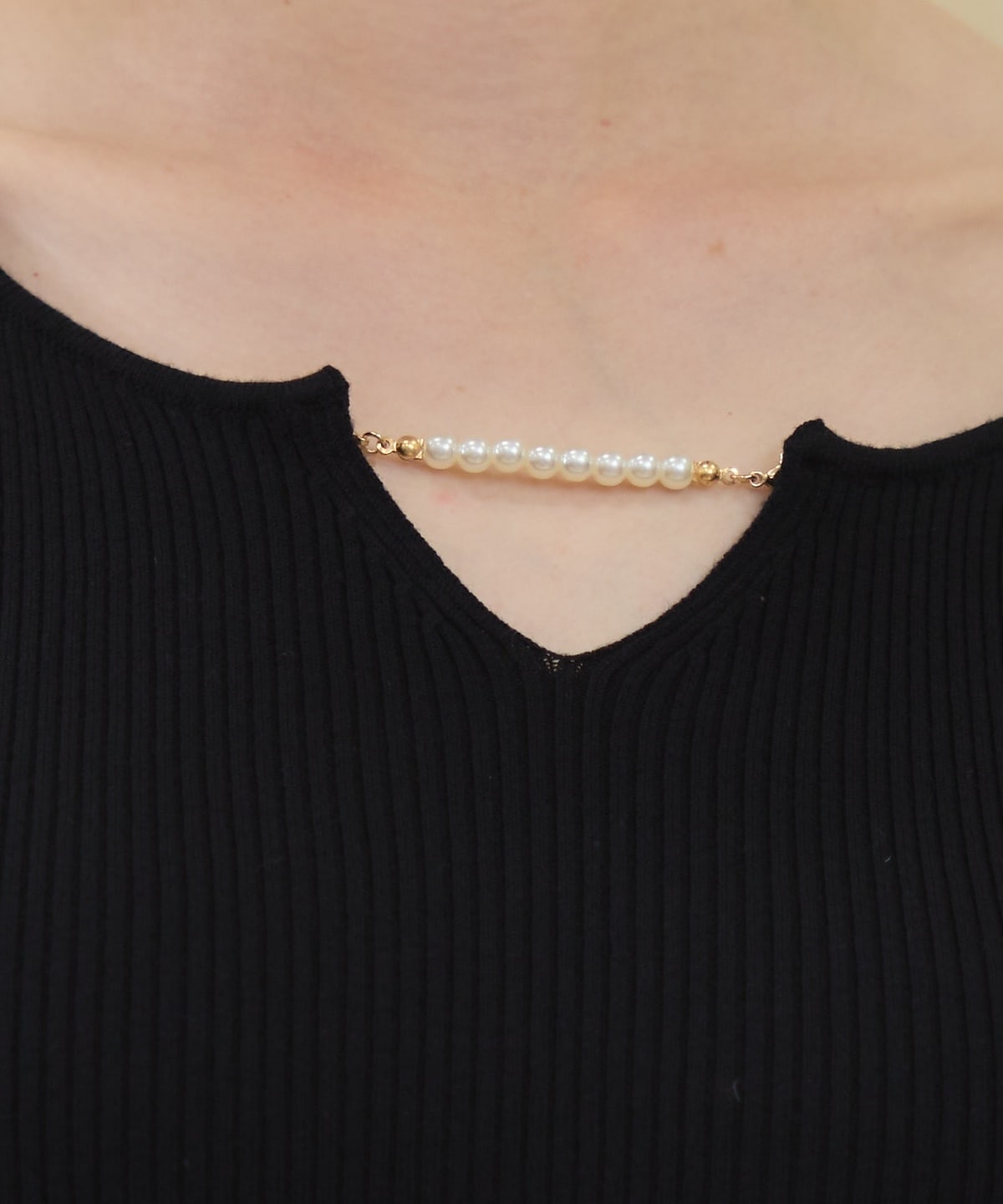 長袖パールキーネックニットプルオーバー