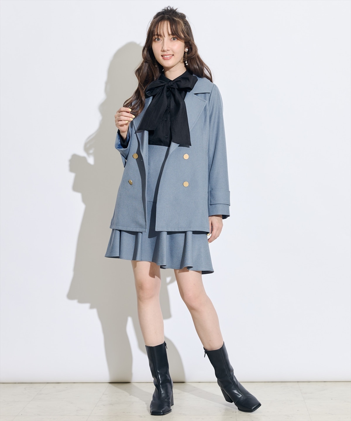 金ボタンカルゼペプラムミニスカート