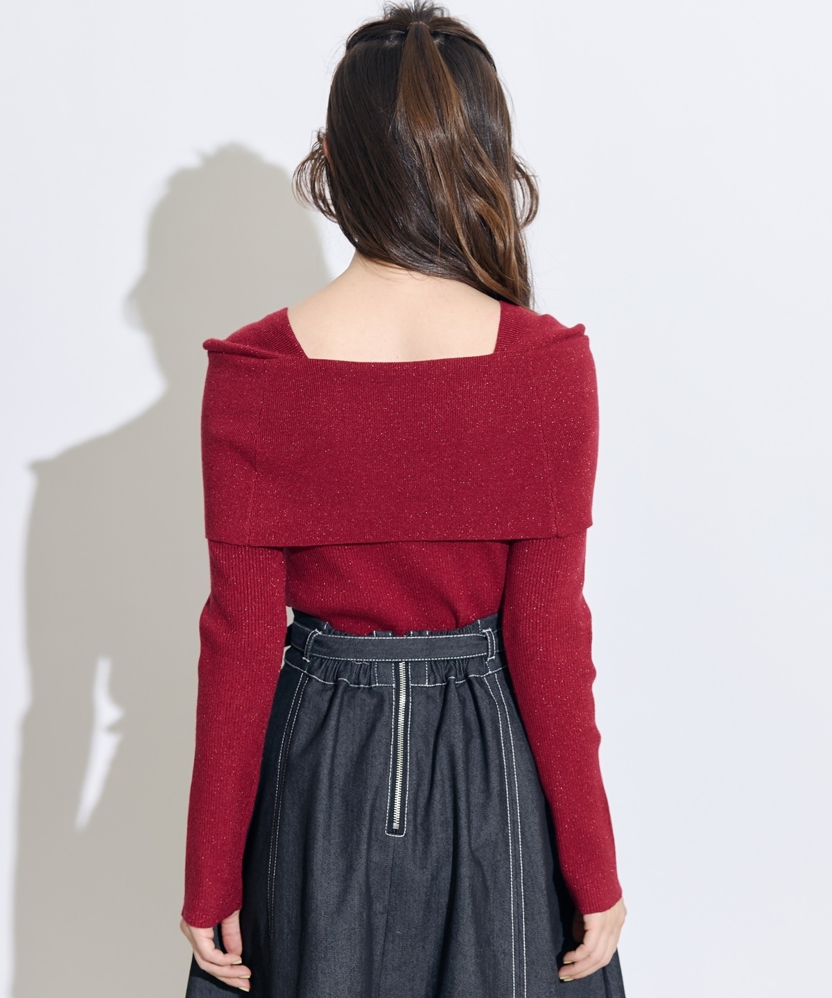 セレクトモチーフブローチ付きオフショルラメニットプルオーバー