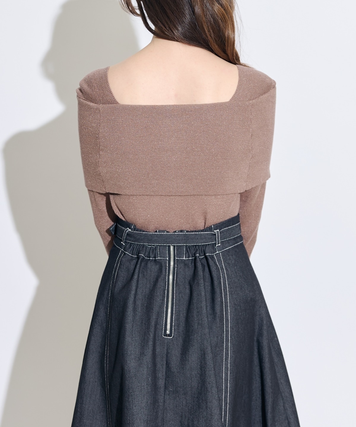 セレクトモチーフブローチ付きオフショルラメニットプルオーバー