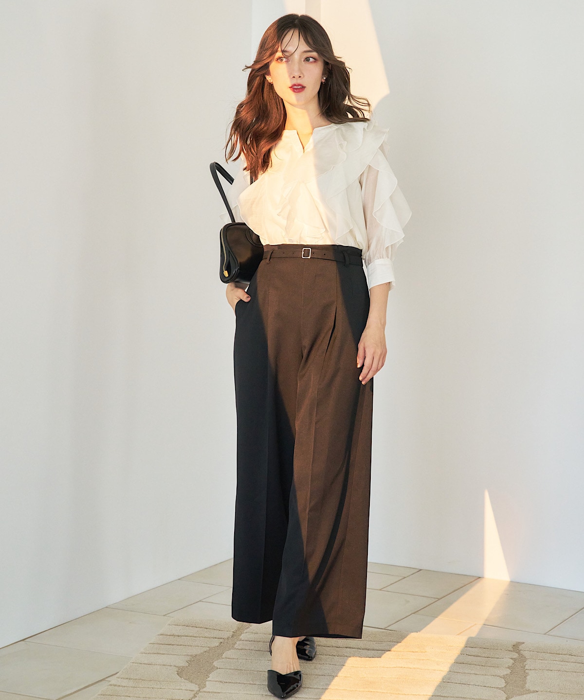 キーネックラッフルフリルブラウス