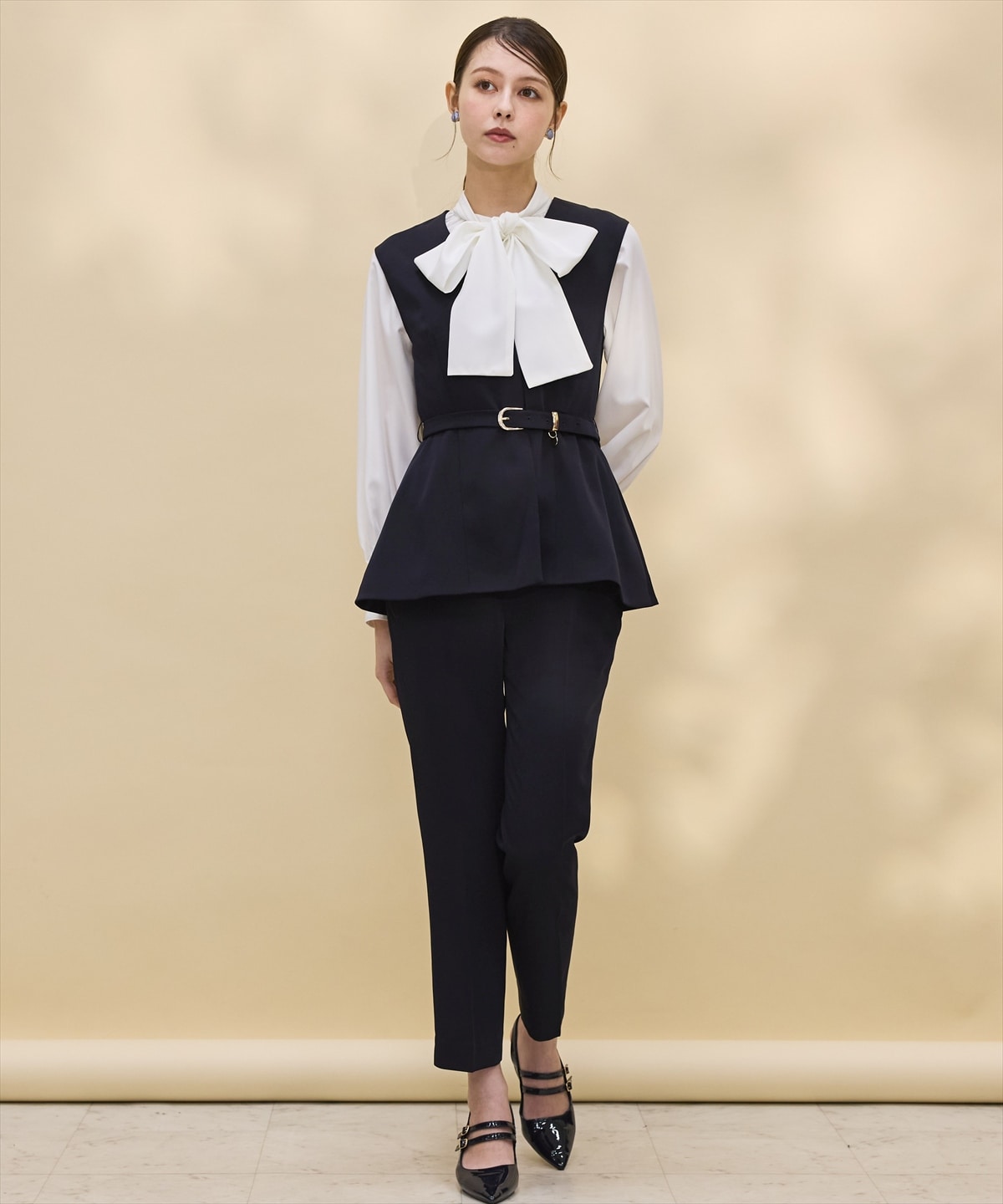 ベルテッドペプラムジレ