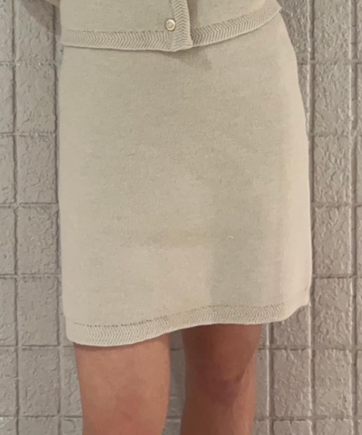 金ボタン付ニットセットアップ