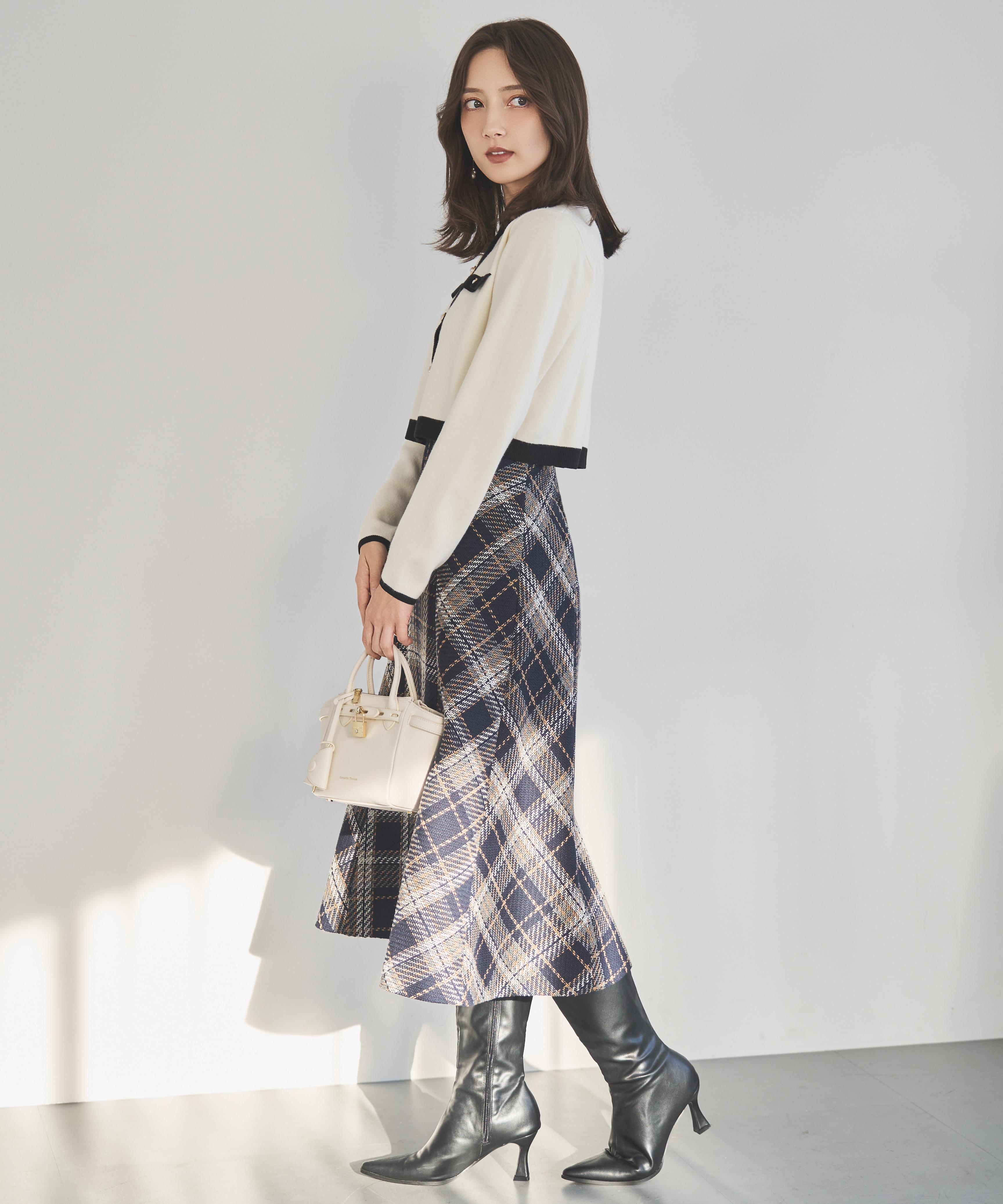 パールボタンクルーネックニットカーディガン